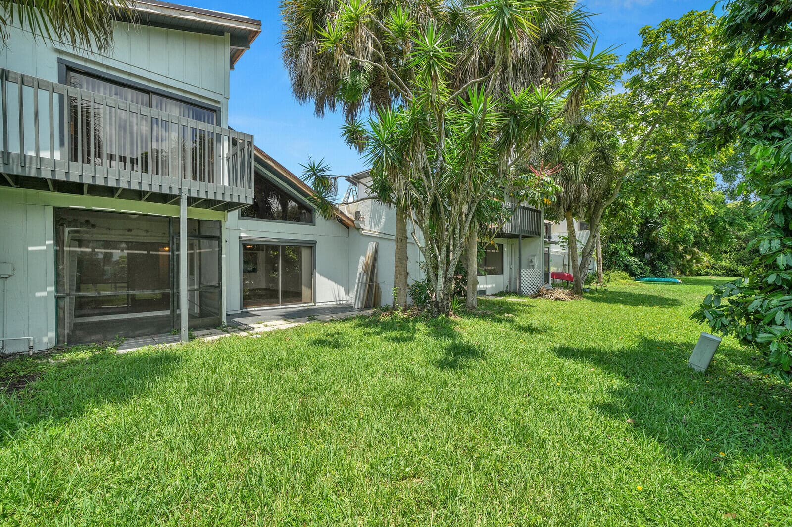 100 Sparrow Drive 13, Royal Palm Beach, FL 33411 32