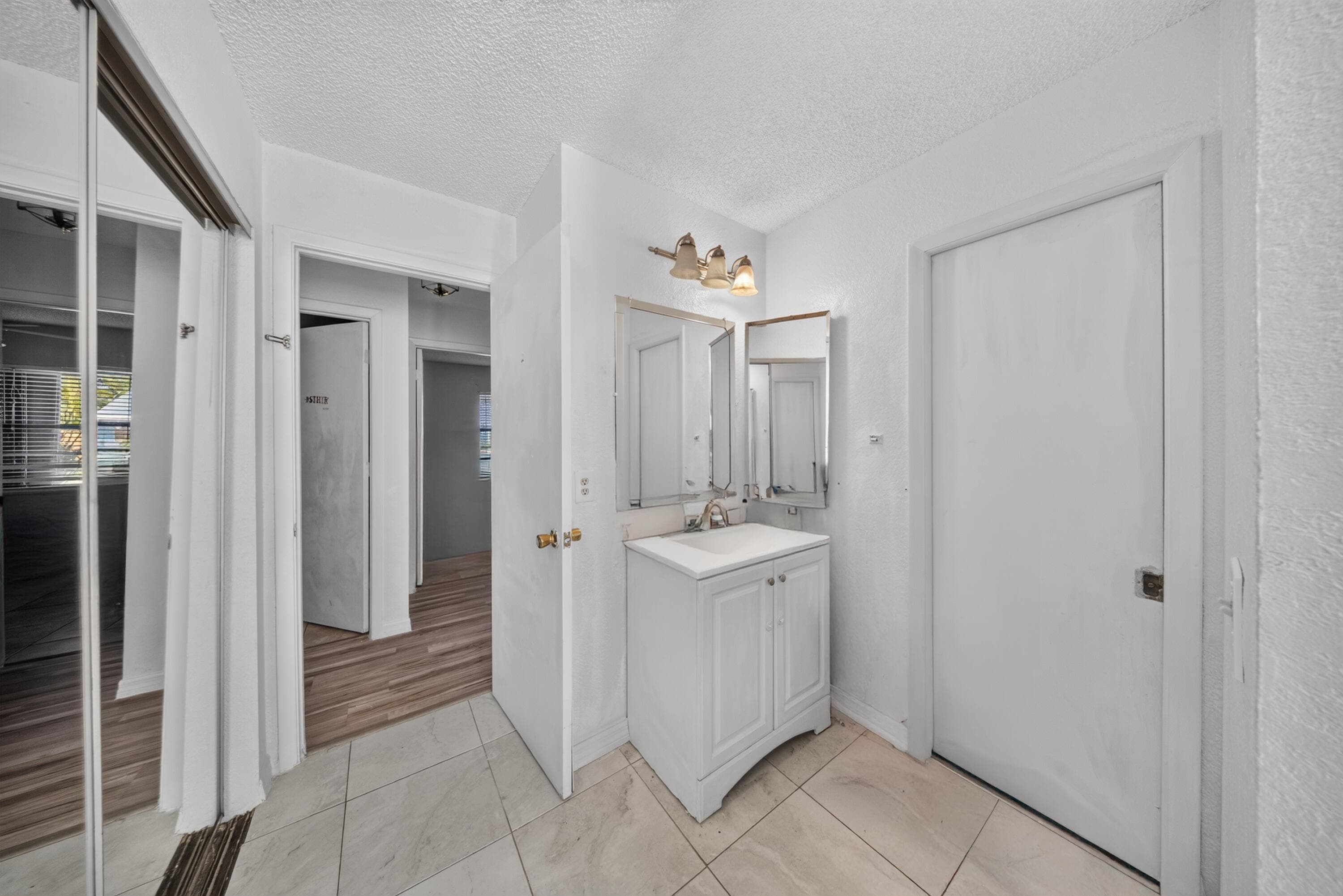 1462 SE NORTH BALCOURT Court SE, Port St. Lucie, FL 34952 19