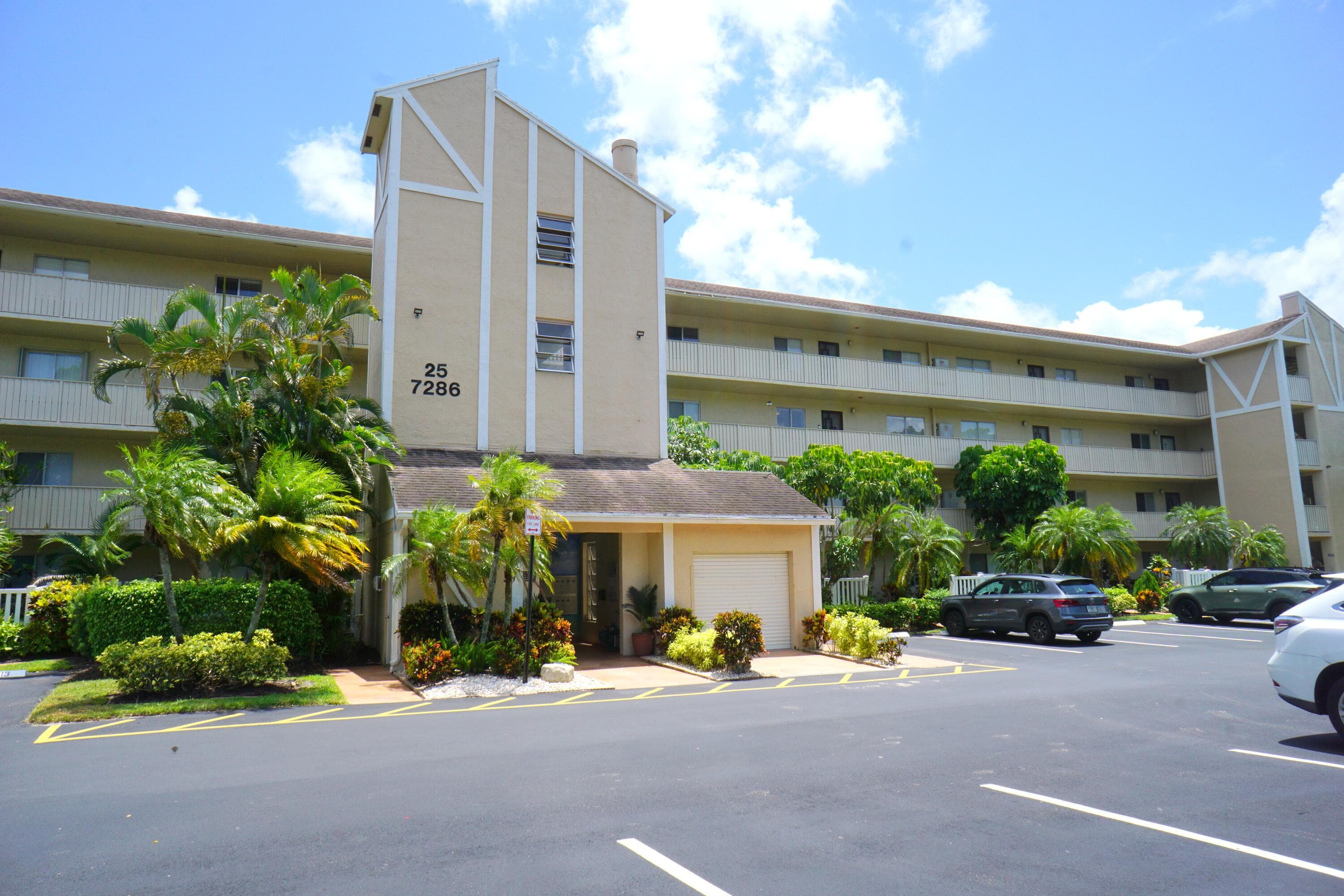 7286 HUNTINGTON Lane 306, Delray Beach, FL 33446