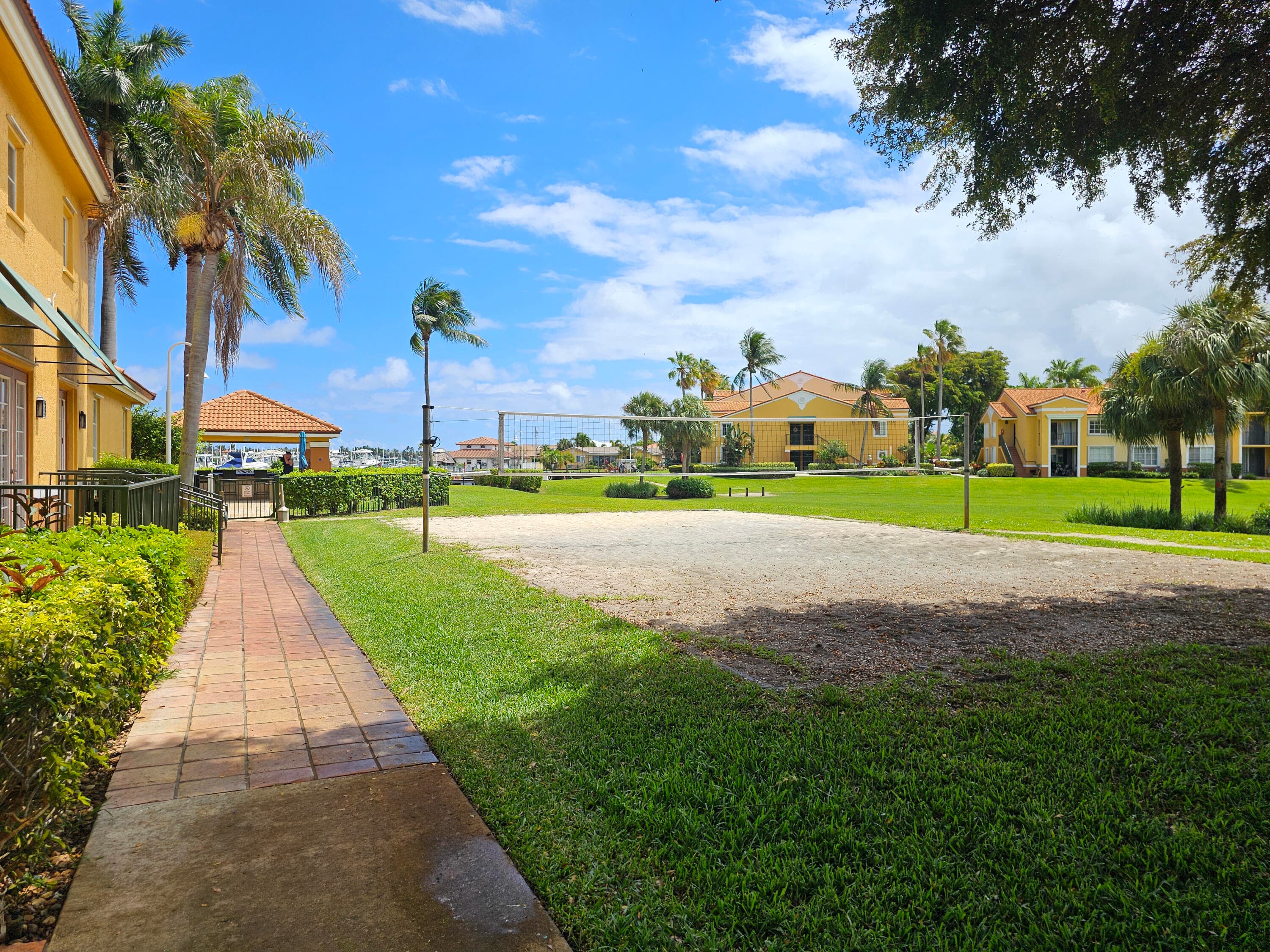 140 Yacht Club Way 305, Hypoluxo, FL 33462 33