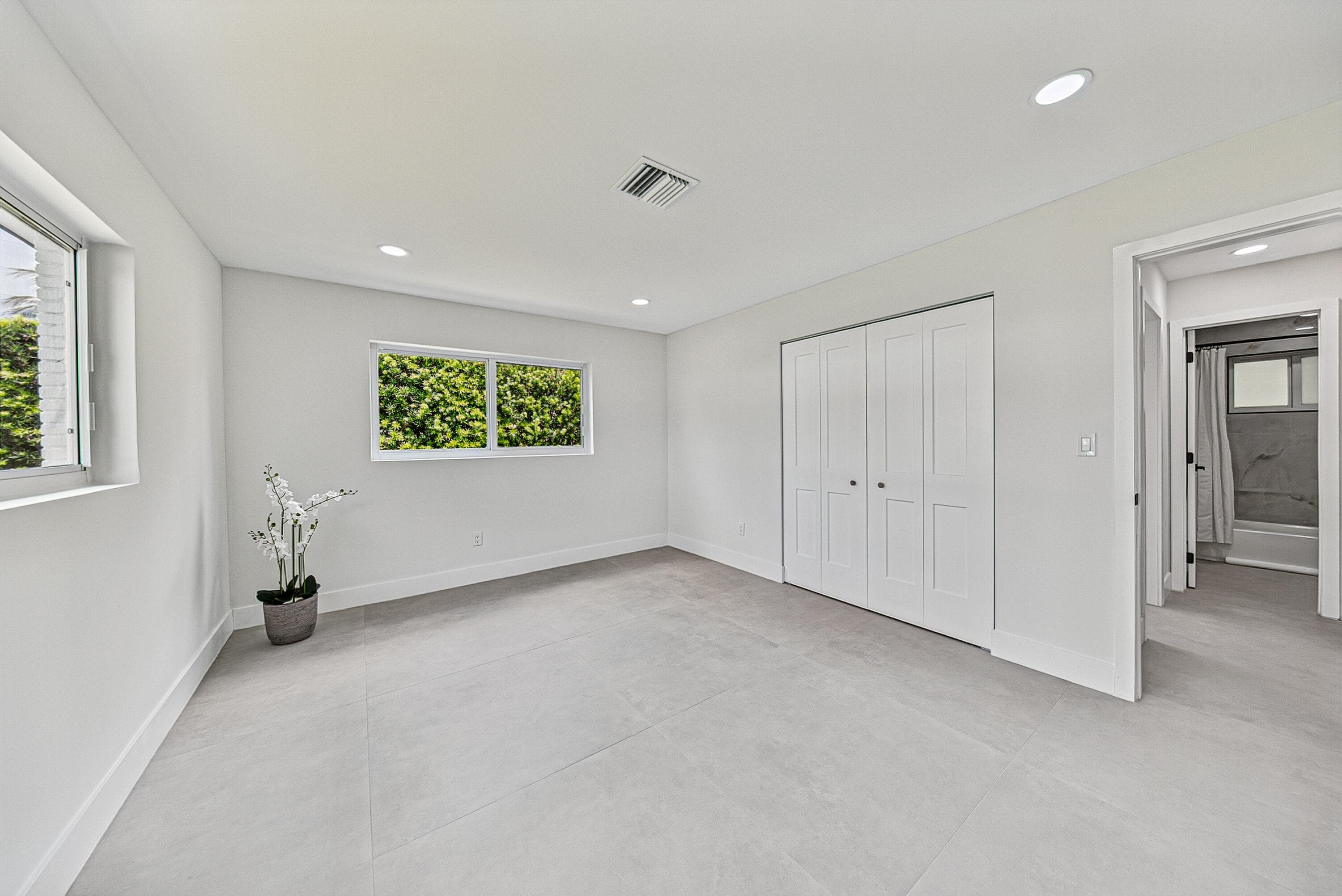 350 NE 42ND Street, Oakland Park, FL 33334 21