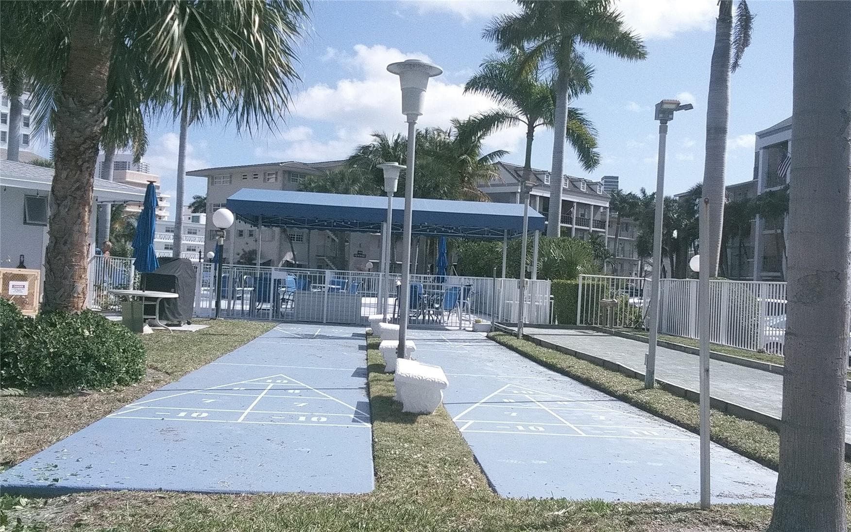 465 Paradise Isle Boulevard 307, Hallandale Beach, FL 33009 14