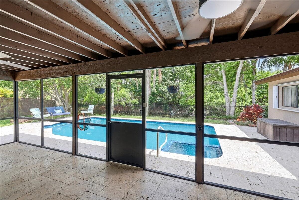 7041 NW 23RD Street, Margate, FL 33063 25
