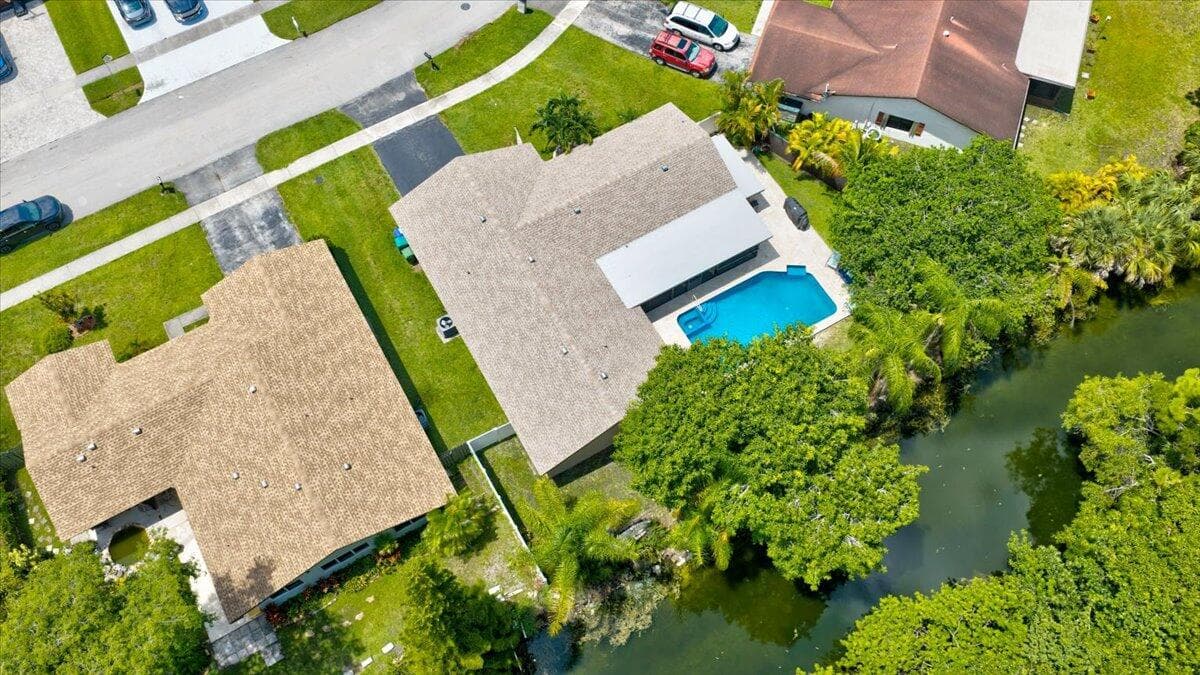 7041 NW 23RD Street, Margate, FL 33063 38