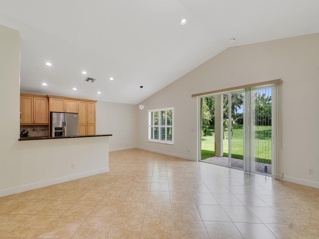 1975 Grey Falcon Circle SW, Vero Beach, FL 32962 7