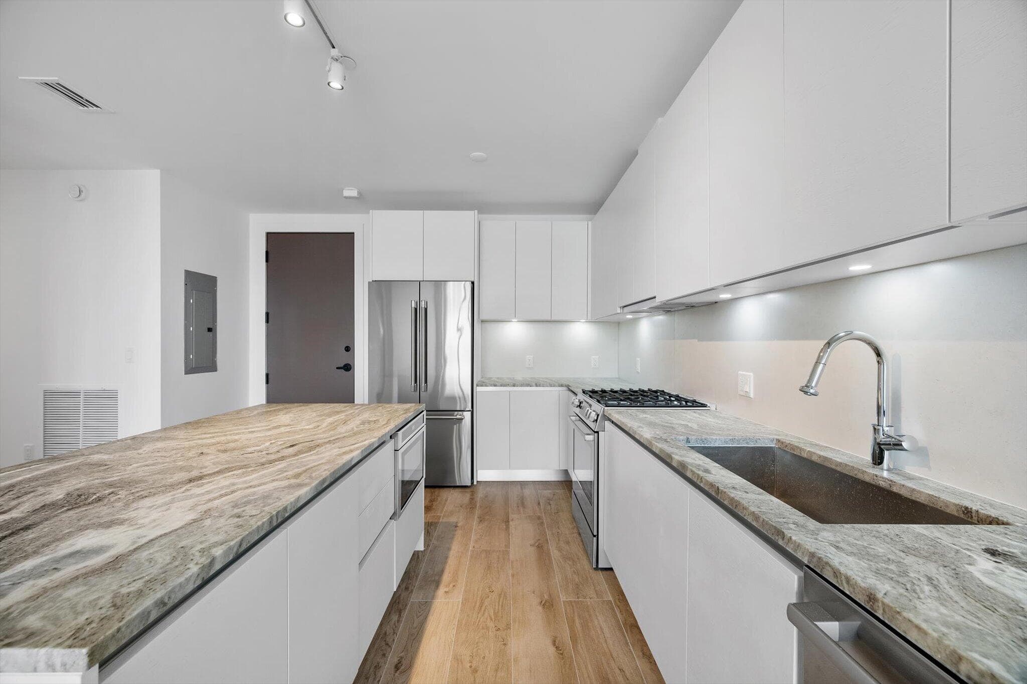 3034 OAK Avenue 503, Miami, FL 33133 9