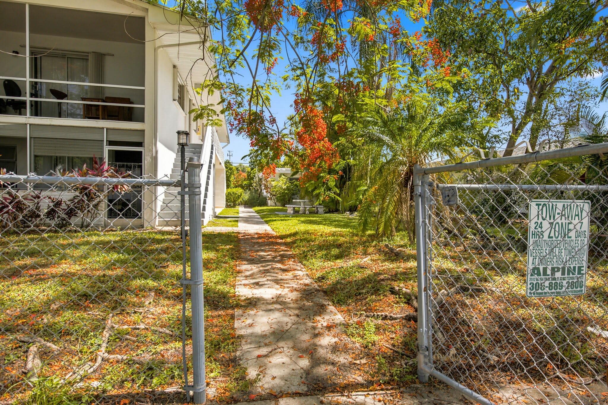 1964 NE 172nd Street Efficiency, North Miami Beach, FL 33162 14