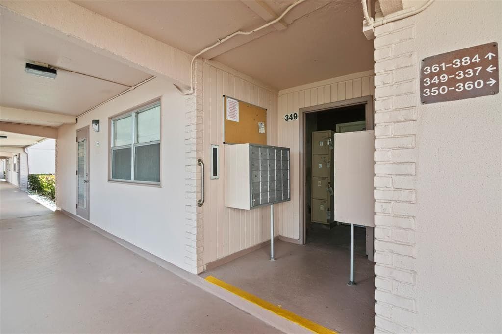 352 Saxony Trail 352, Delray Beach, FL 33446 17
