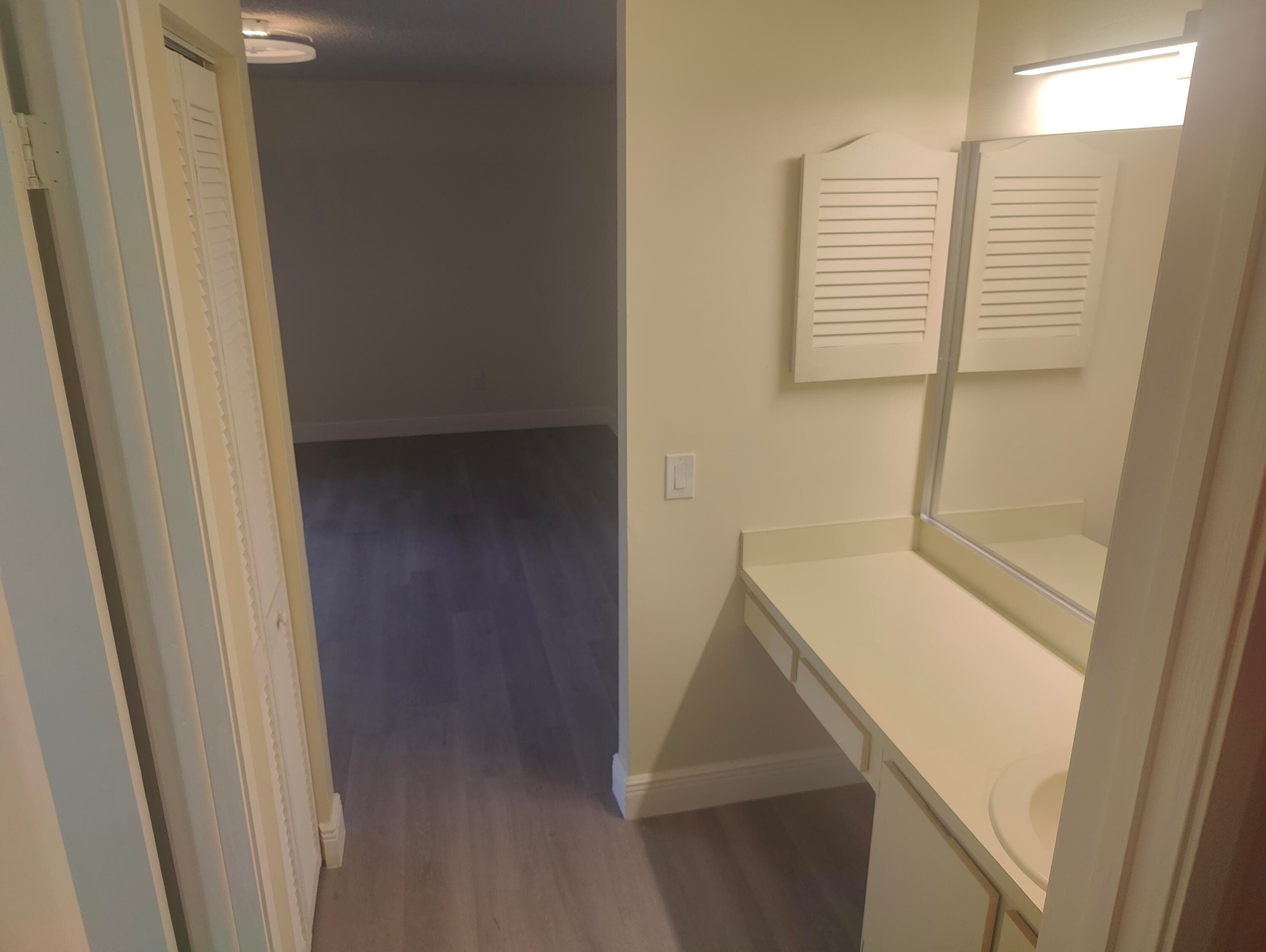 302 LAKEVIEW Drive E 302, Royal Palm Beach, FL 33411 23