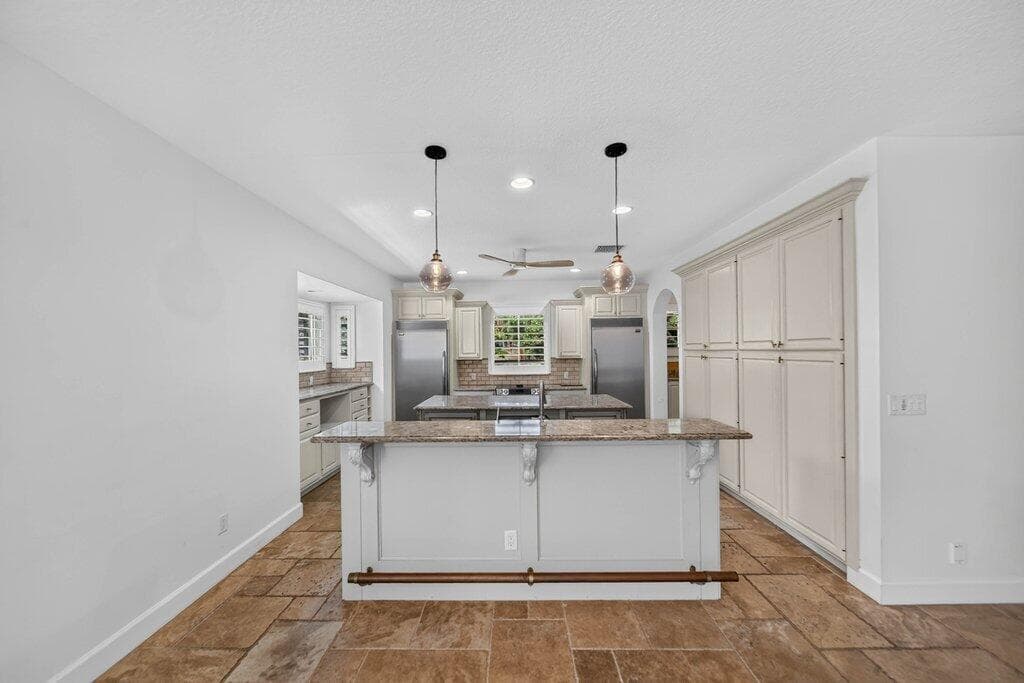 15 W HIGH POINT Road, Sewalls Point, FL 34996 16