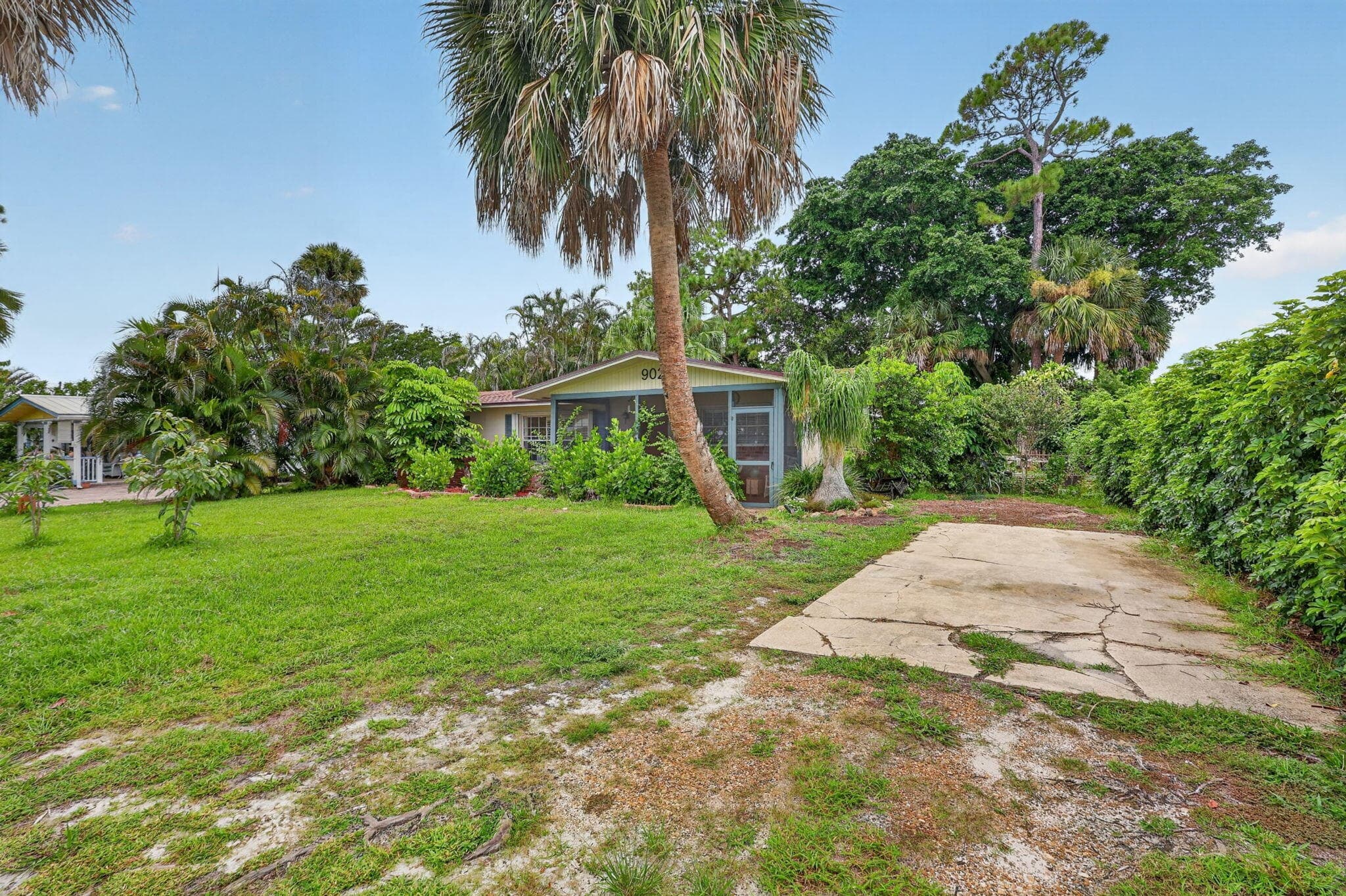 902 SE OCEAN Avenue, Stuart, FL 34996 4