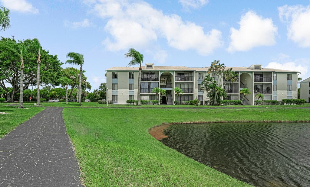 1112 GREEN PINE Boulevard G3, West Palm Beach, FL 33409 32