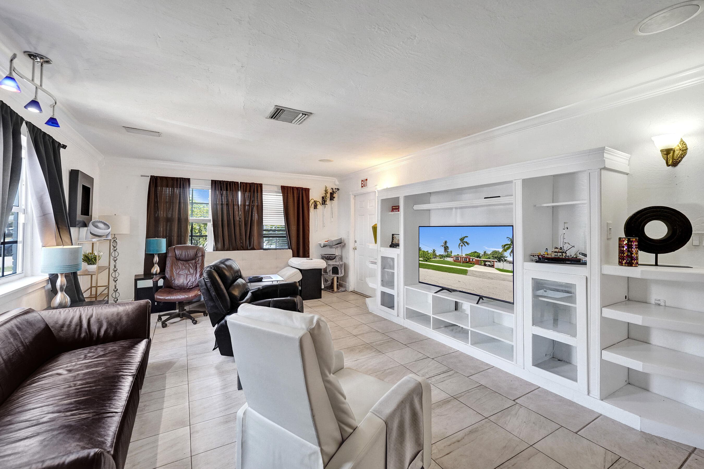 1302 S 23RD Avenue, Hollywood, FL 33020 4