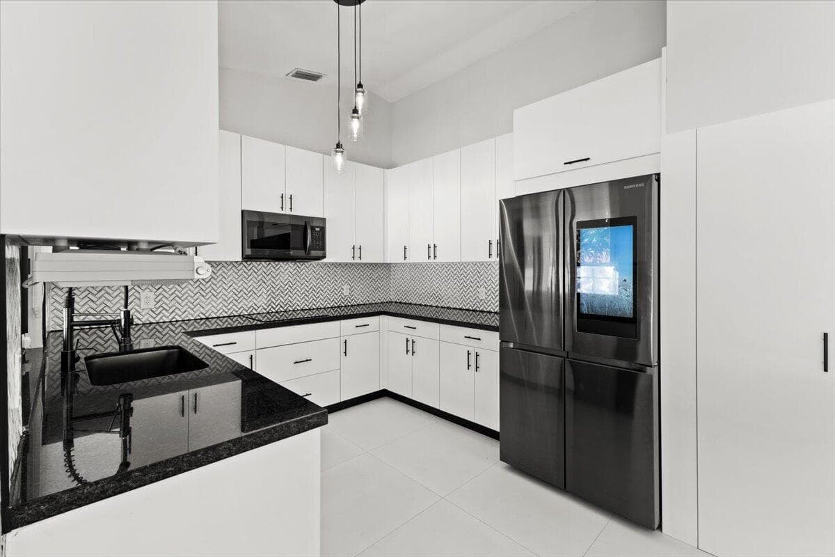 20221 NW 8TH Street, Pembroke Pines, FL 33029 3