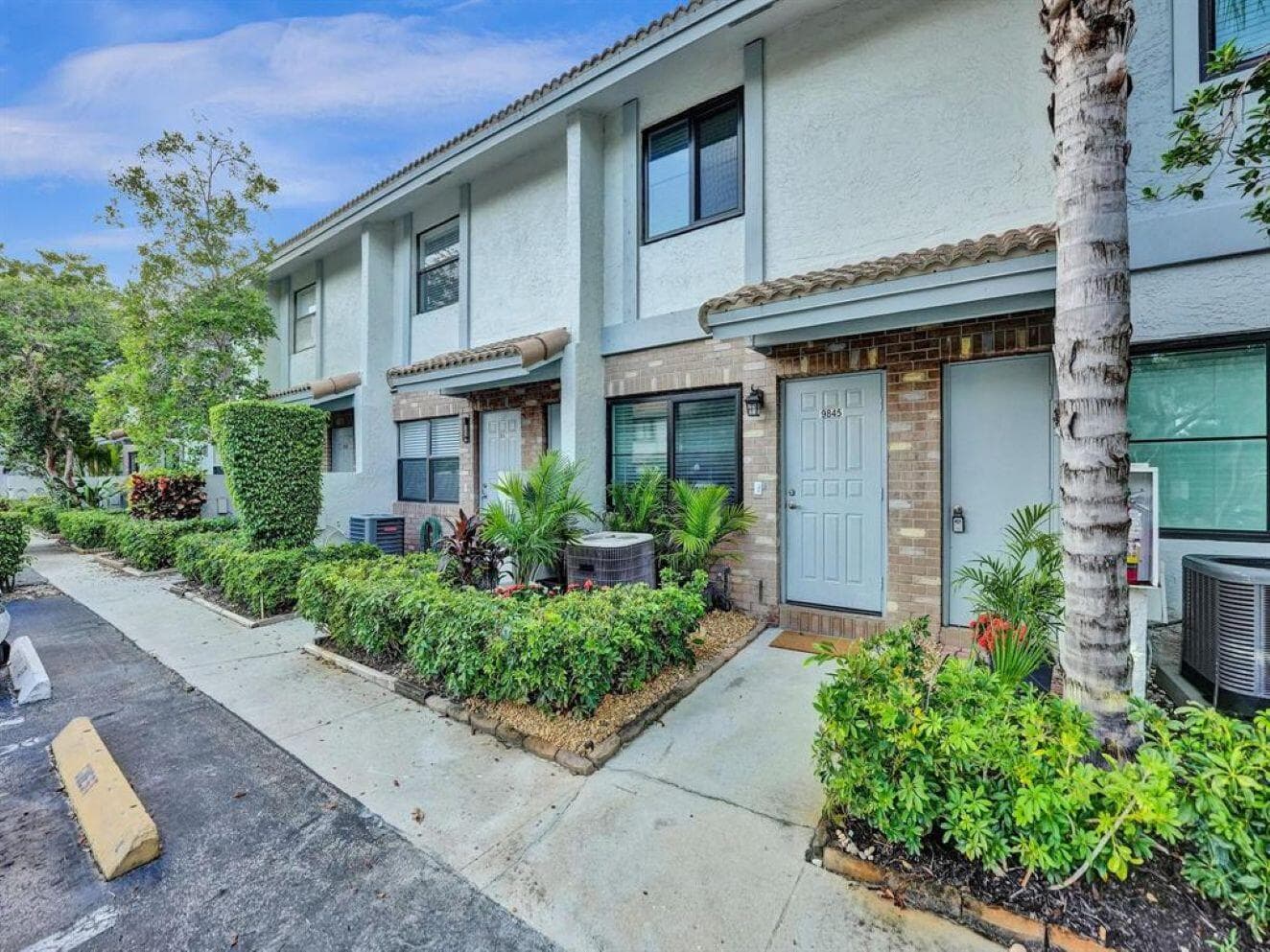 9845 RIVERSIDE Drive 8-28, Coral Springs, FL 33071 2