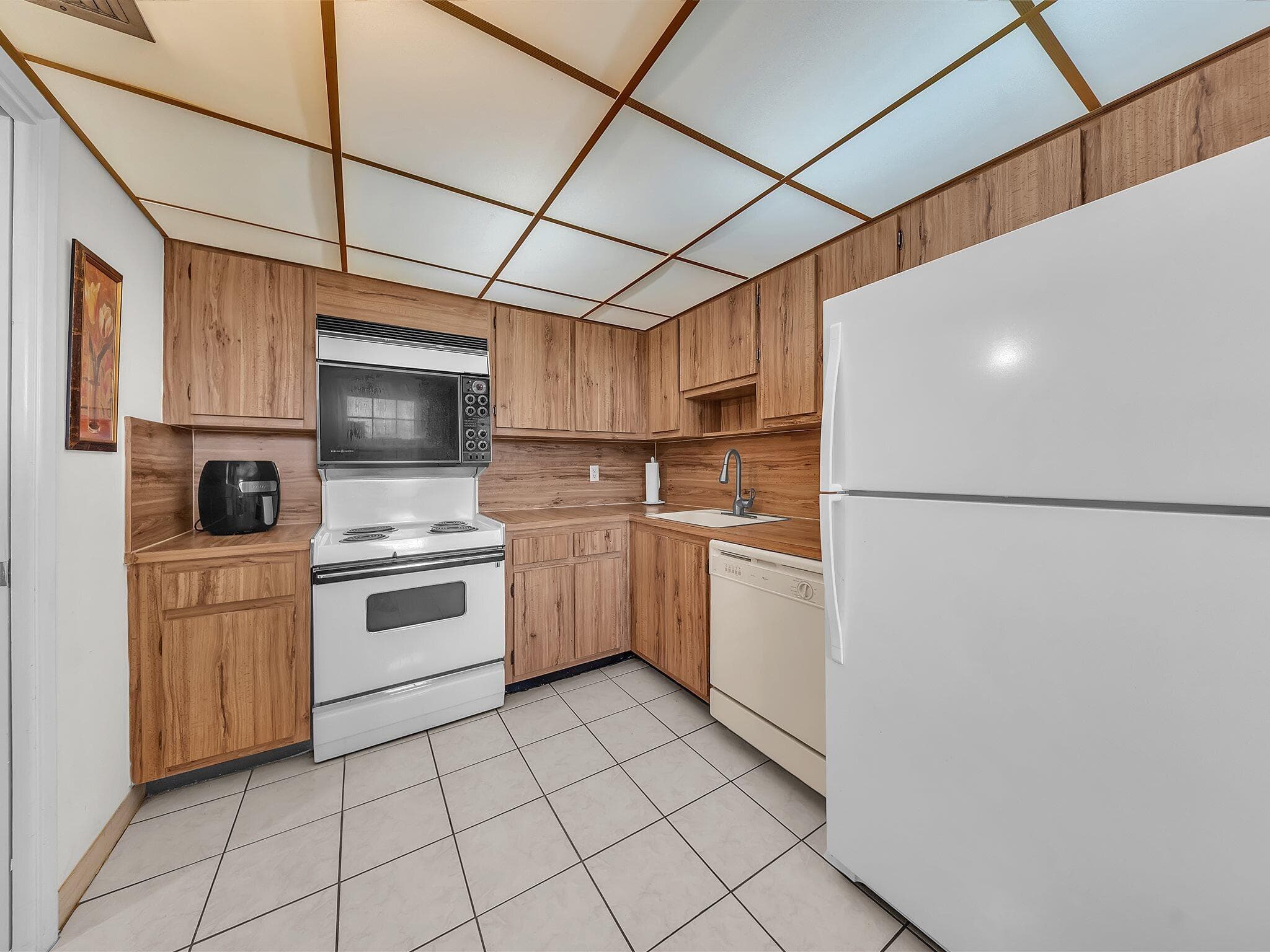 4030 W Palm Aire Drive 503, Pompano Beach, FL 33069 23