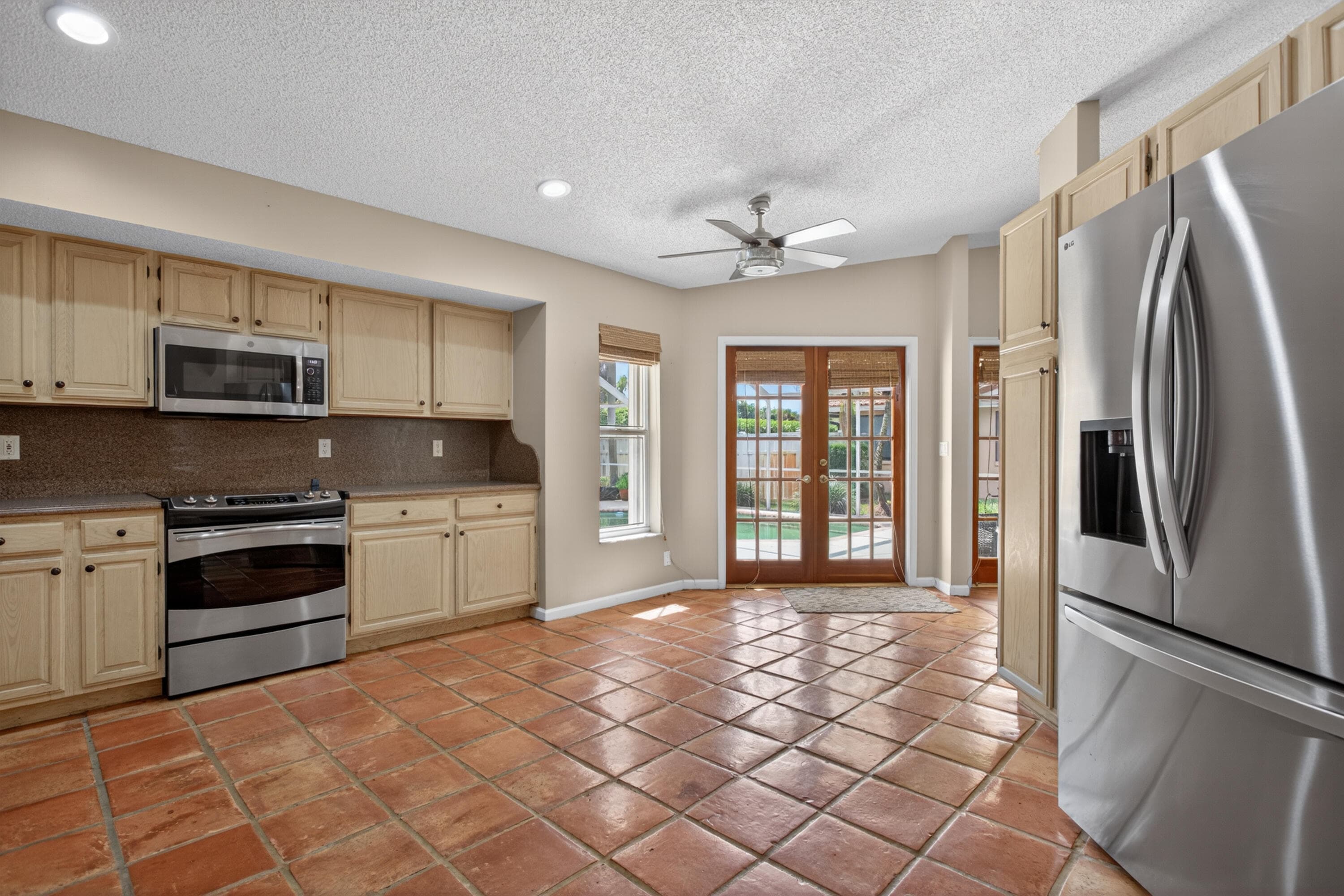 5333 N Springs Way, Coral Springs, FL 33076 10