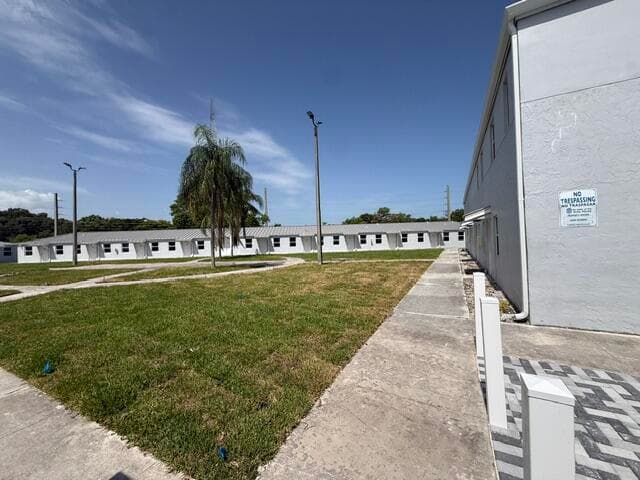 4393 Windsor Avenue 18, West Palm Beach, FL 33407 23