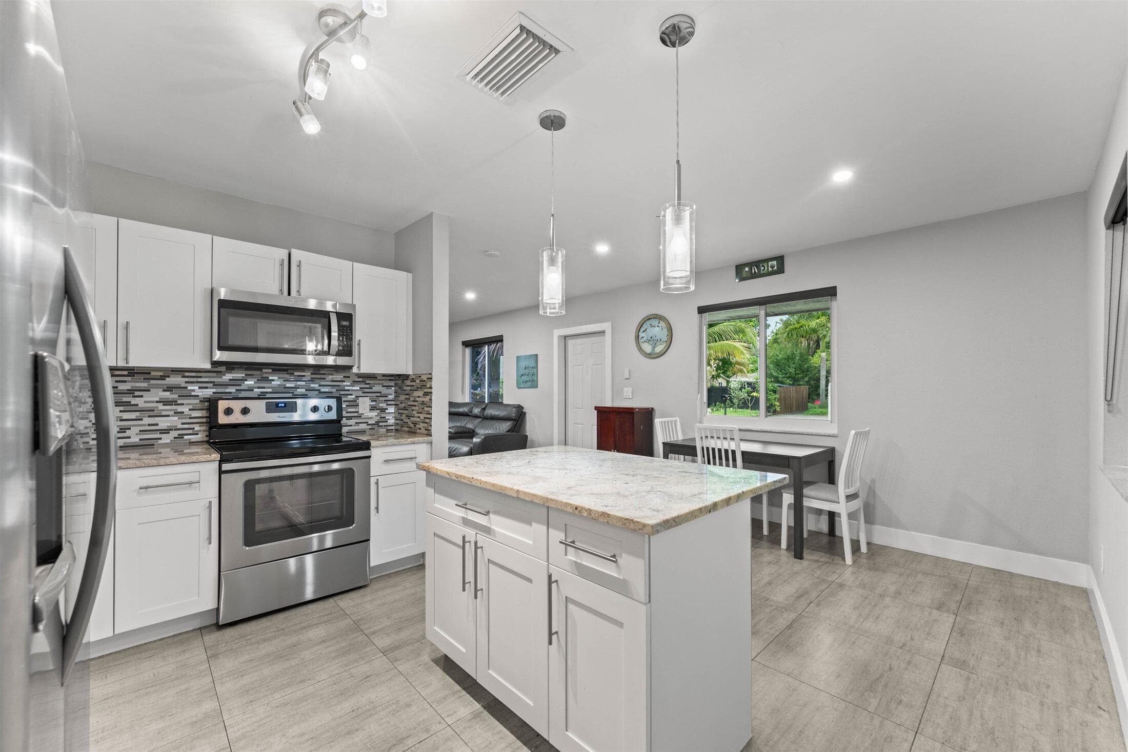 1633 SW 30th Avenue, Fort Lauderdale, FL 33312 7