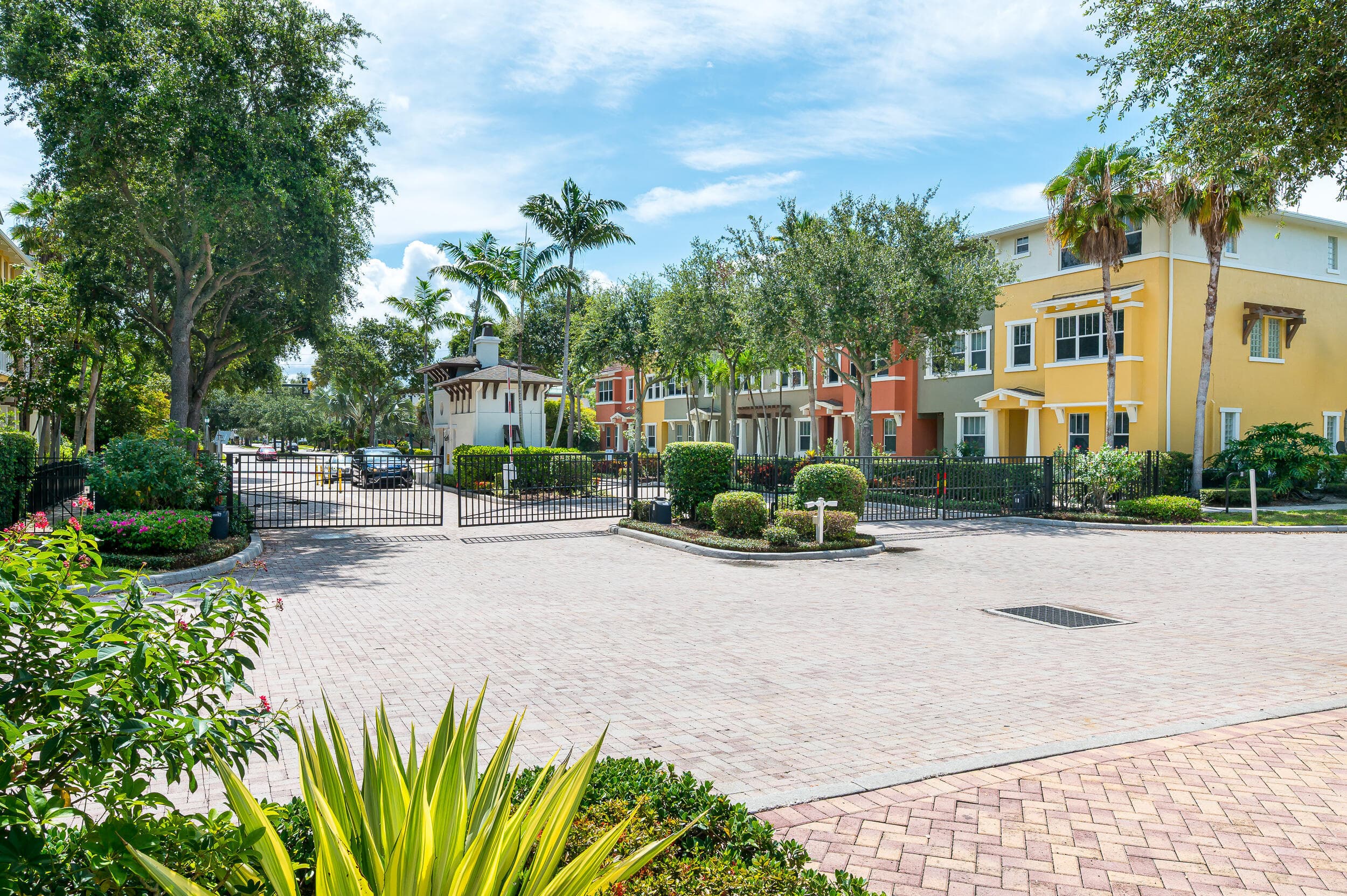 669 Pacific Grove Drive 2, West Palm Beach, FL 33401 29