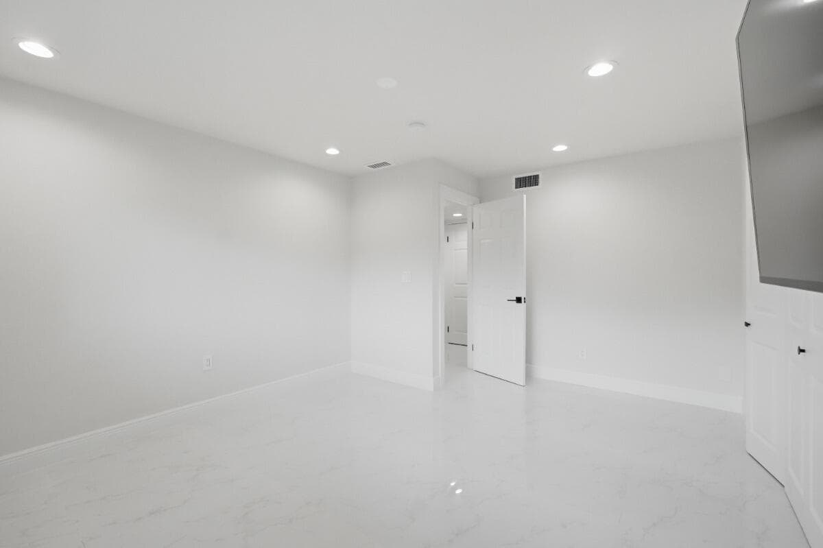 877 NE 195TH Street 222, Miami, FL 33179 42
