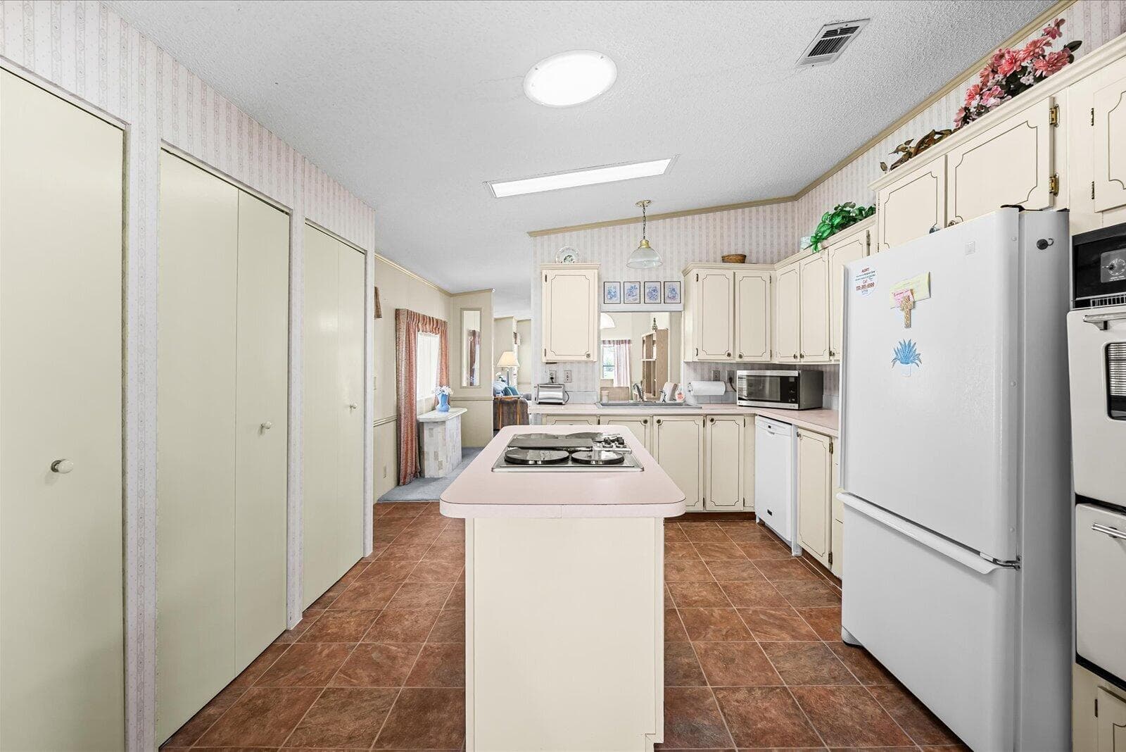 484 TROPICAL ISLES Circle D-32, Fort Pierce, FL 34982 10