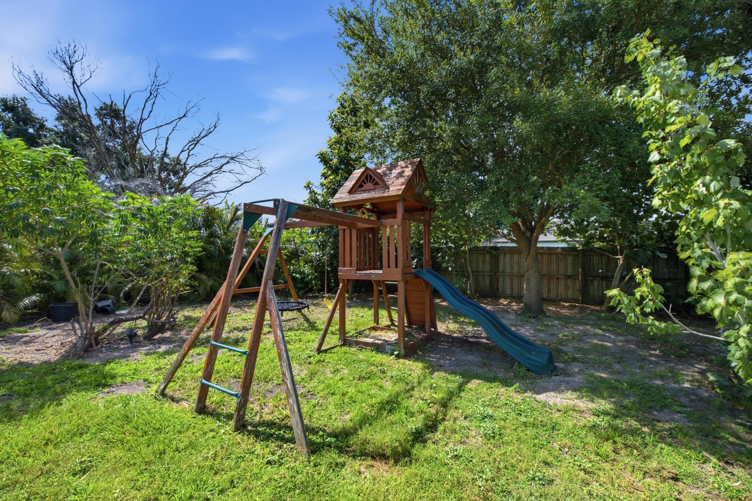 674 SW LAKEHURST Drive, Port St. Lucie, FL 34983 23