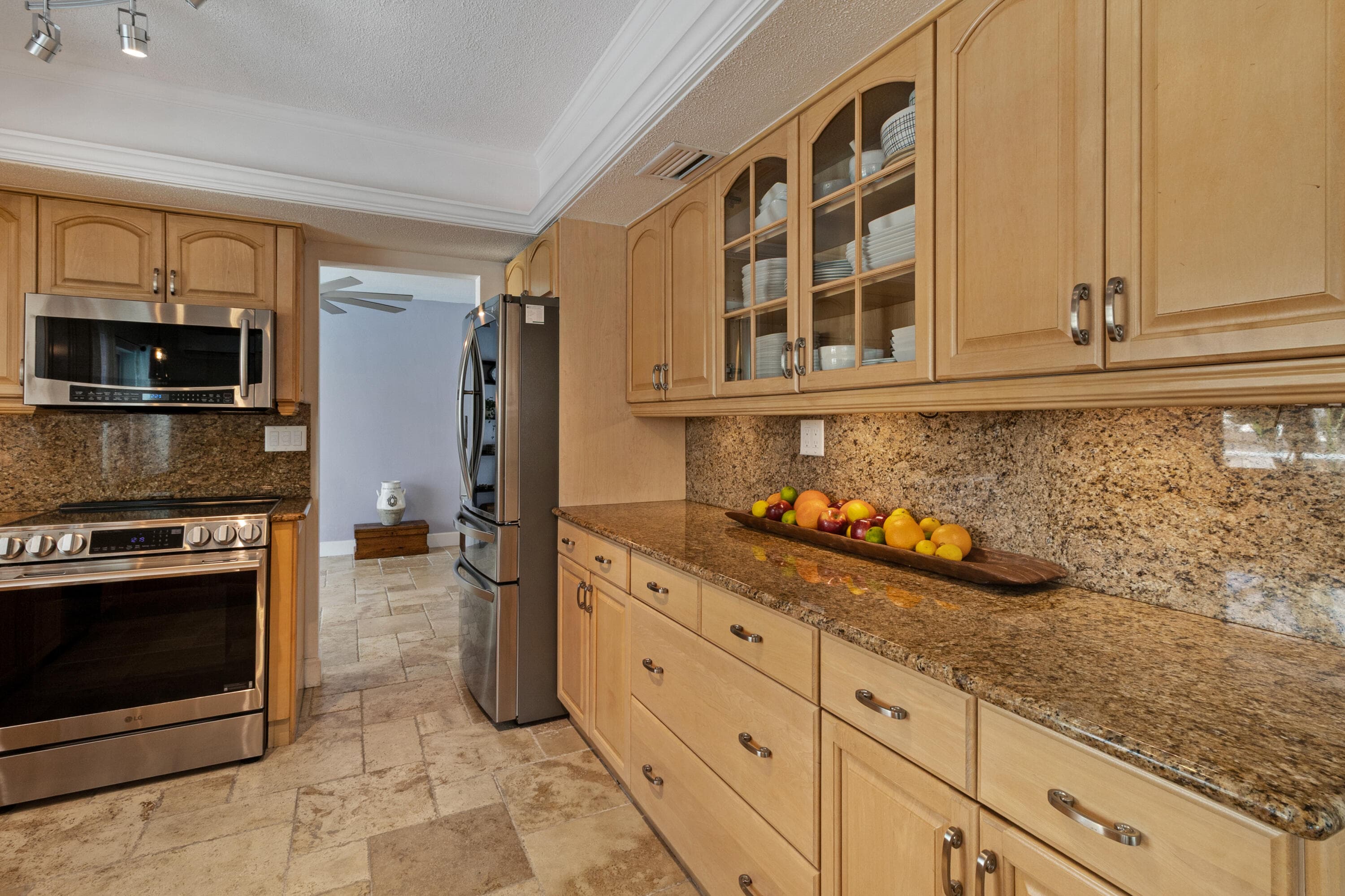 611 SE 9TH Avenue, Pompano Beach, FL 33060 18