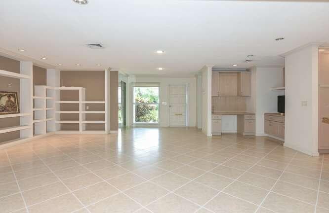 437 French Royale Circle, Atlantis, FL 33462 12