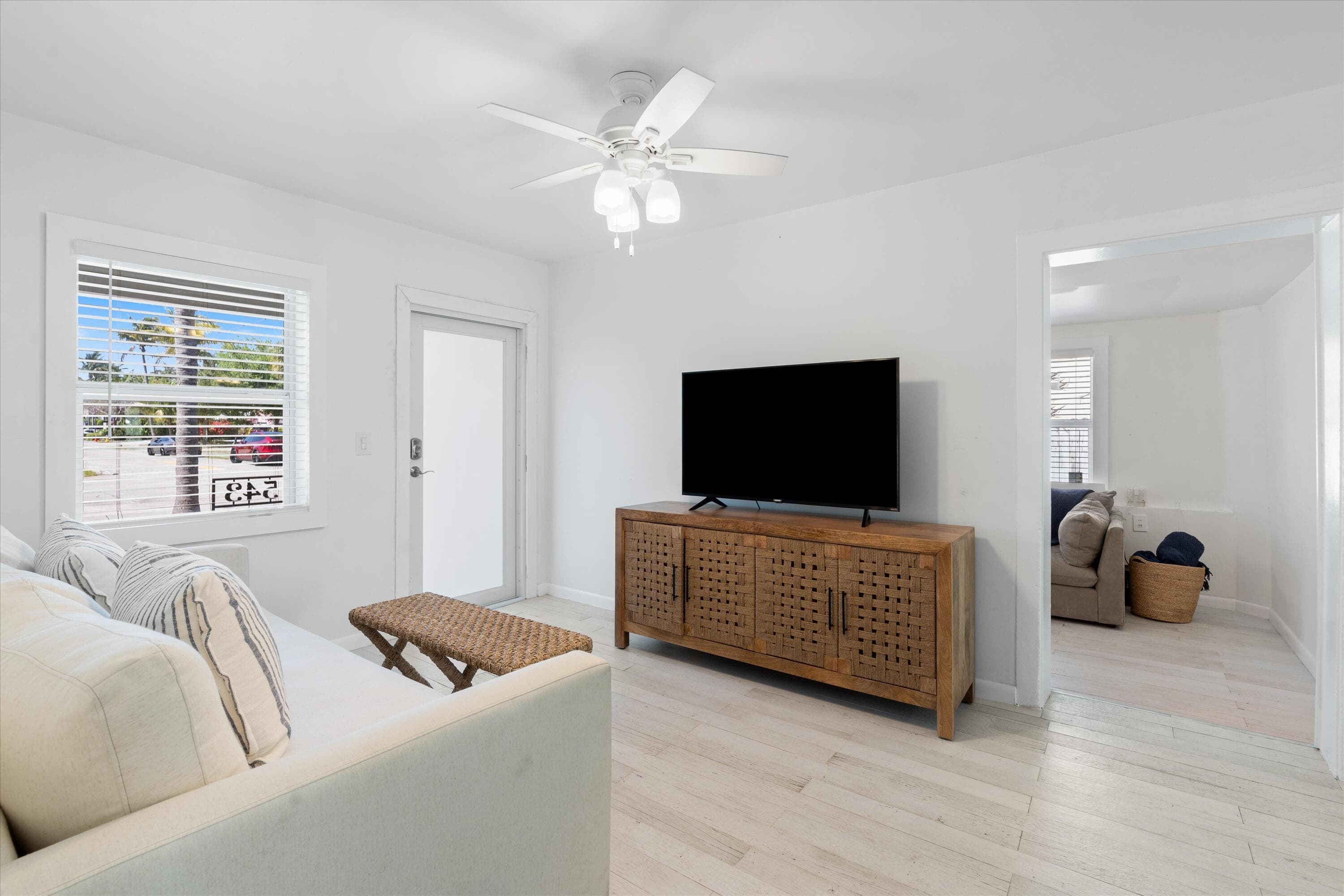 543 NE 3rd Avenue, Delray Beach, FL 33444 8