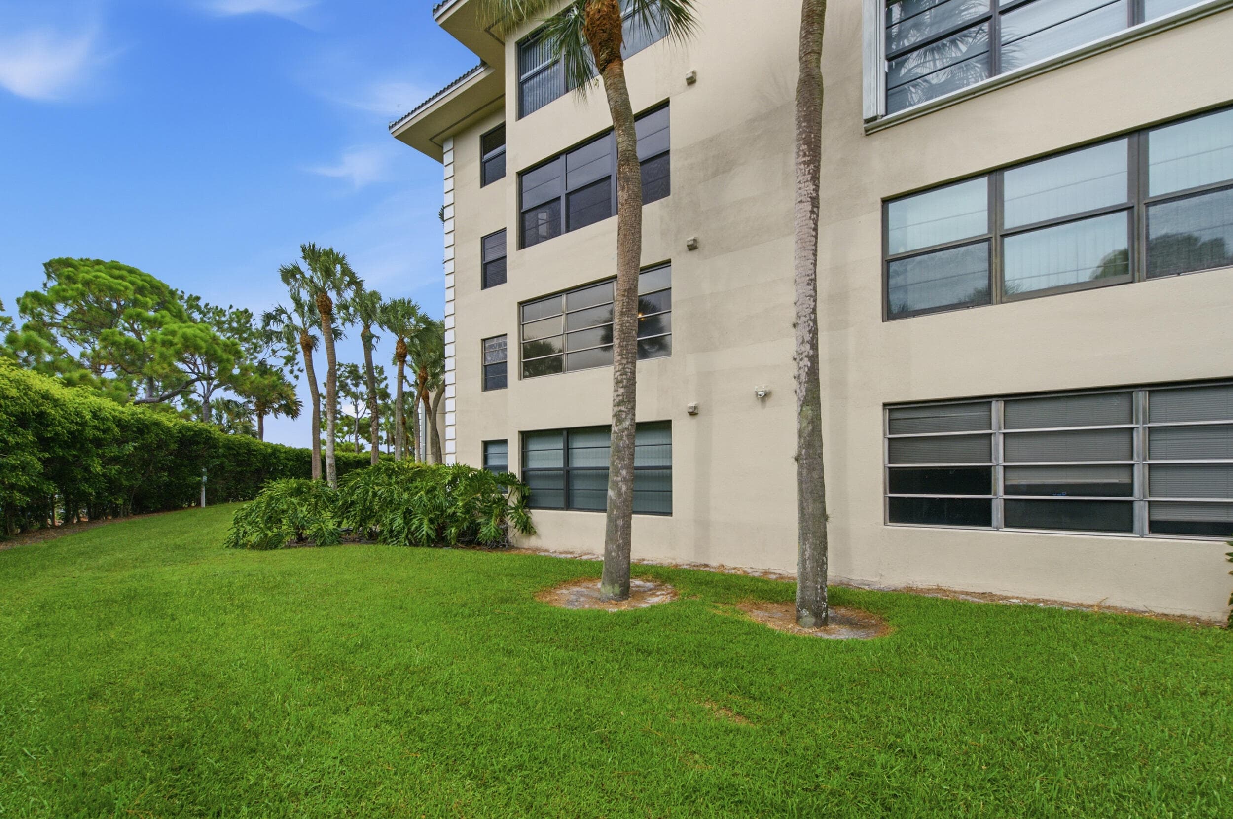 3515 VILLAGE Boulevard 206, West Palm Beach, FL 33409 24