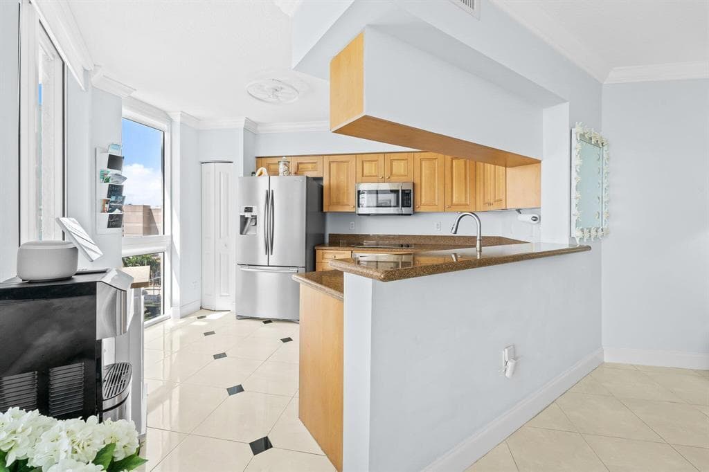 347 N NEW RIVER Drive E 1004, Fort Lauderdale, FL 33301 6