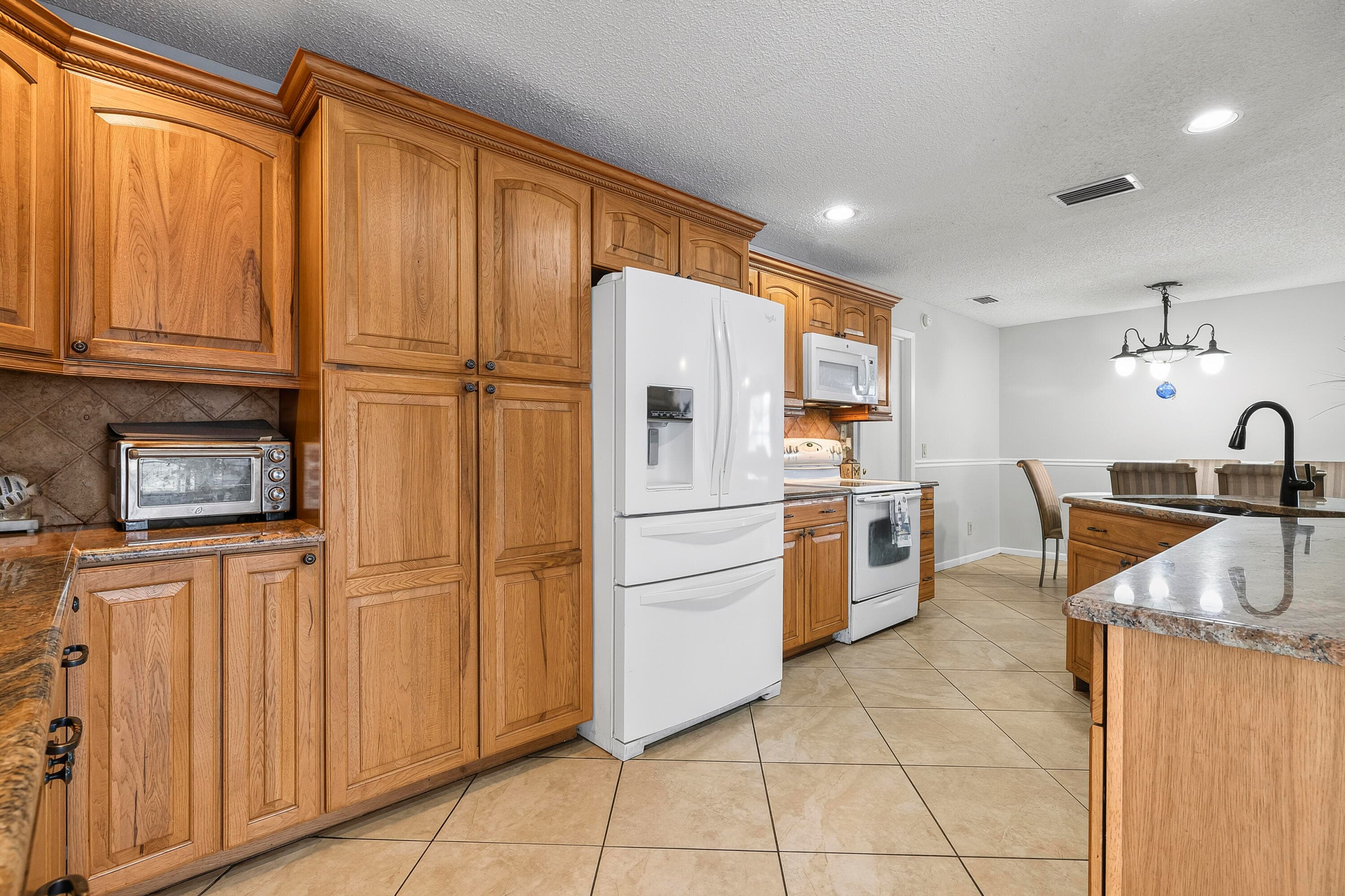 2081 SE SOUTH BUTTONWOOD Drive, Port St. Lucie, FL 34952 11