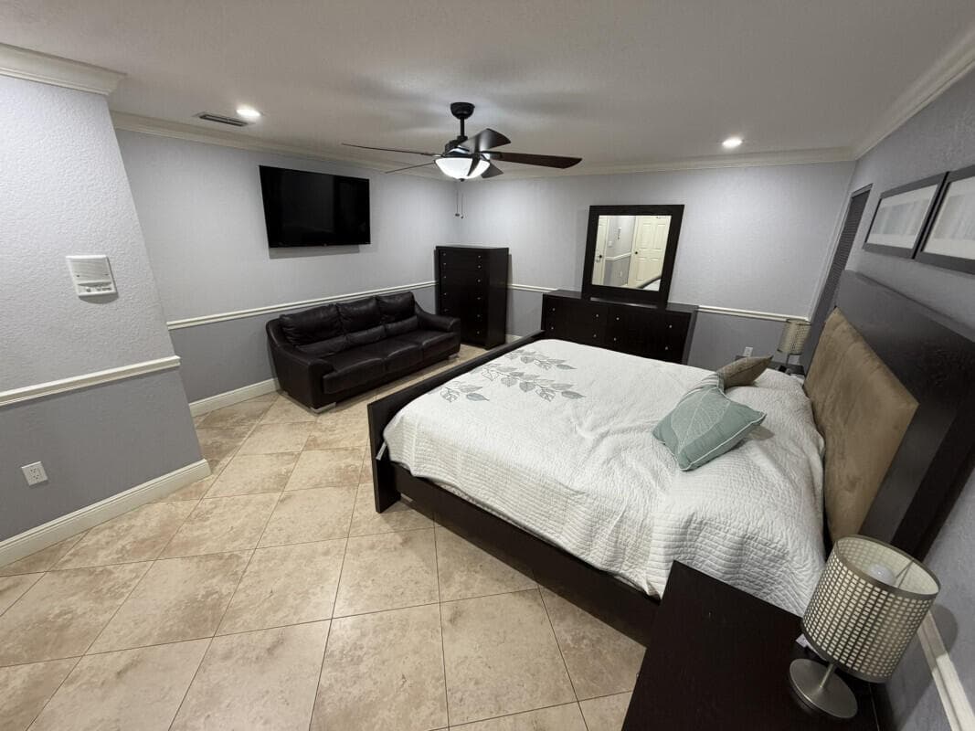 16820 NW 80th Court, Hialeah, FL 33016 17