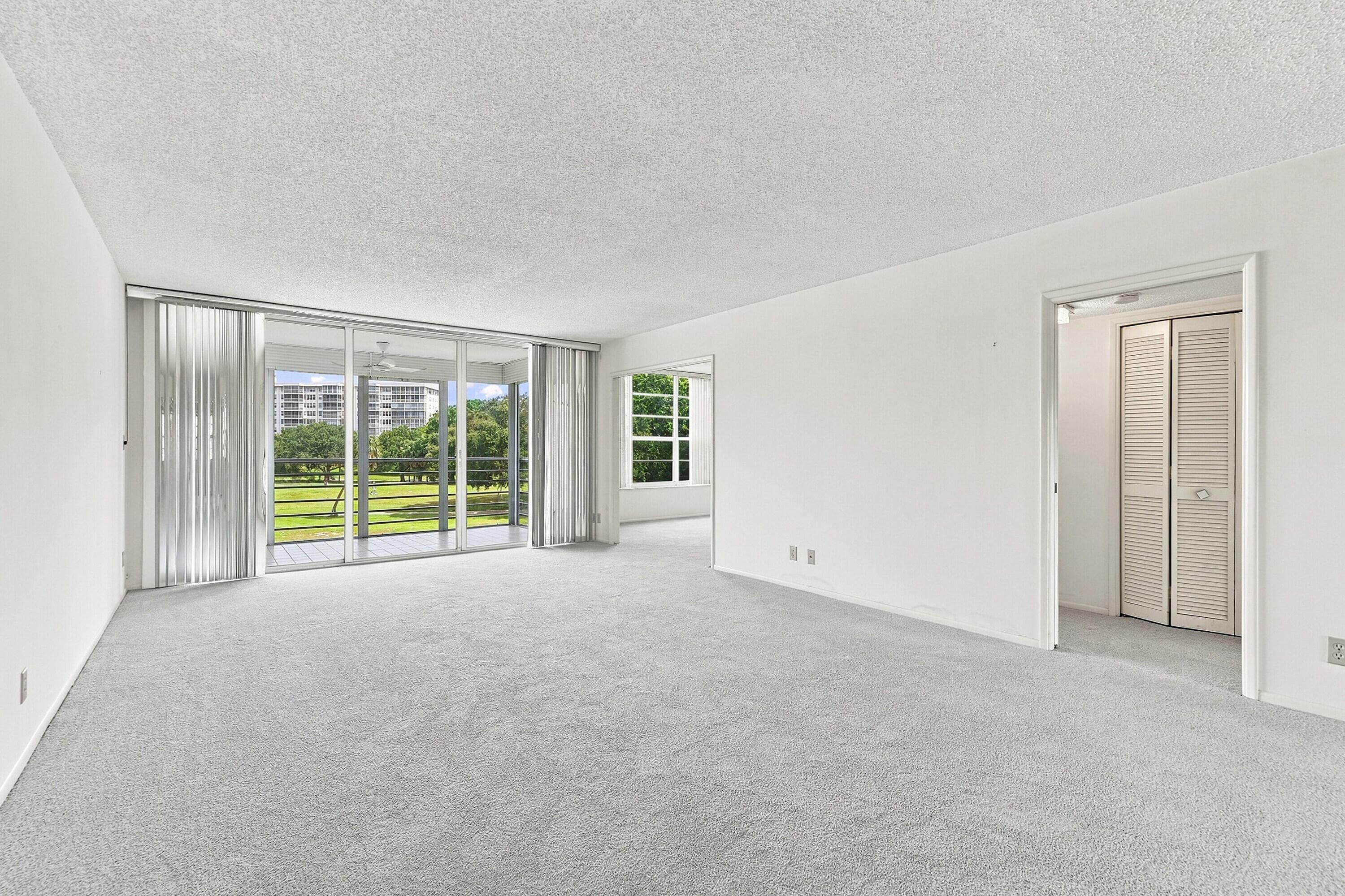 555 Oaks Lane 303, Pompano Beach, FL 33069 17