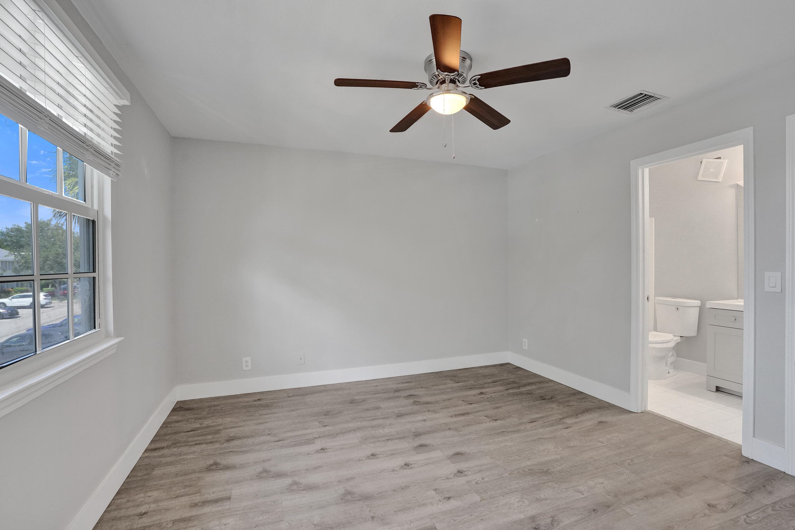 9913 NW 57TH Manor ., Coral Springs, FL 33076 33