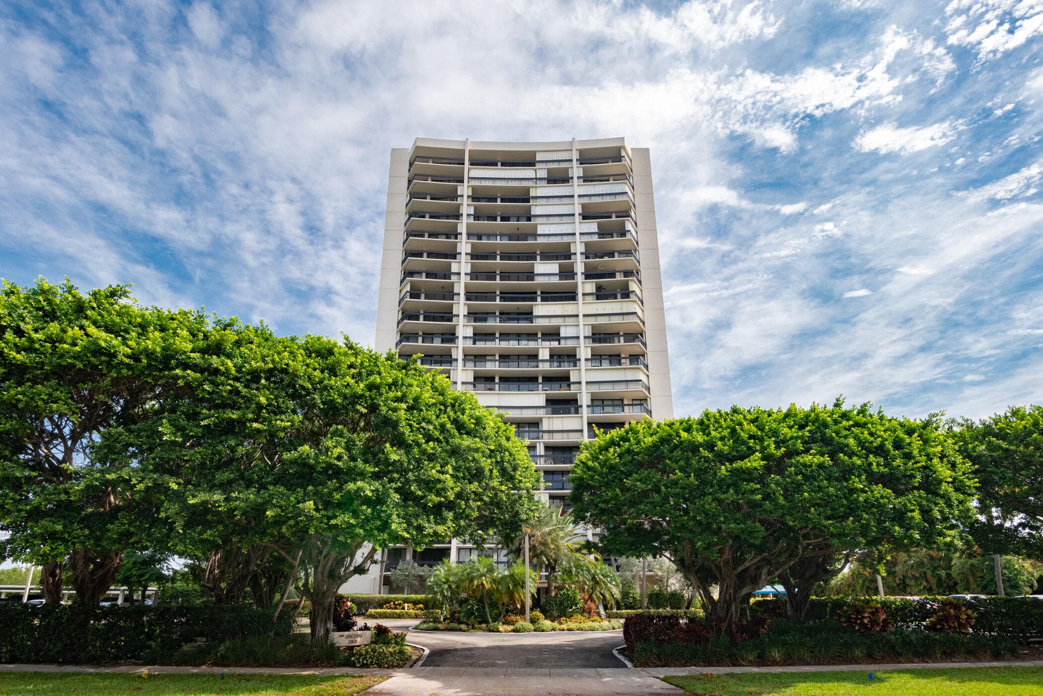 2400 PRESIDENTIAL Way 1505, West Palm Beach, FL 33401 24