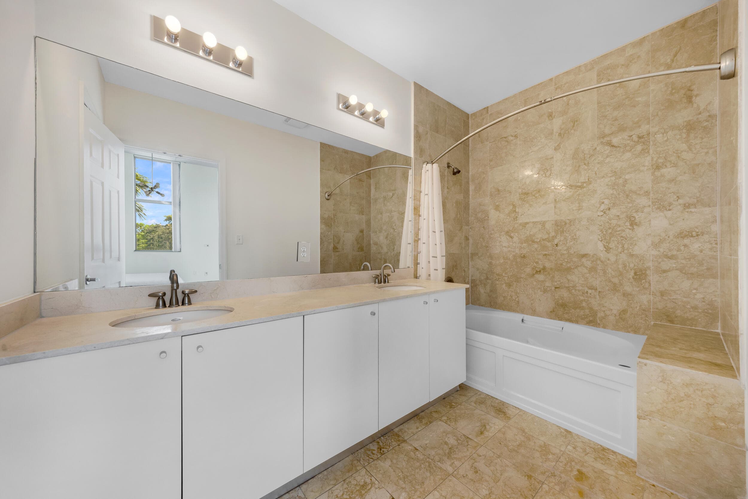 2100 VAN BUREN Street 206, Hollywood, FL 33020 24