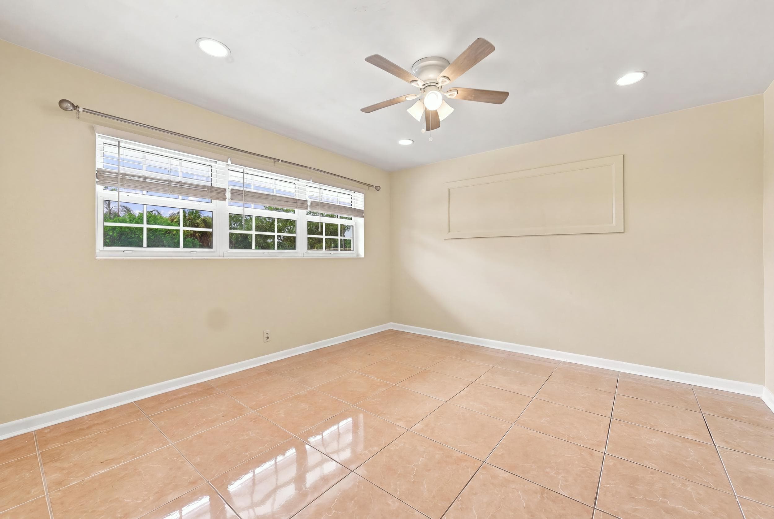 1100 7TH Street, Lake Park, FL 33403 23