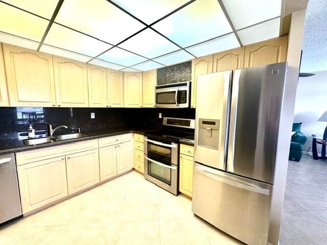 1049 Lincoln C, Boca Raton, FL 33434 5