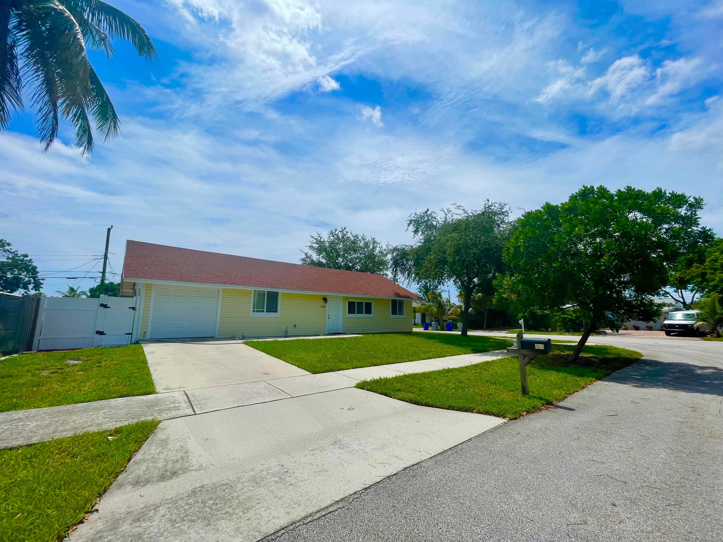 5216 NE 20TH Avenue, Pompano Beach, FL 33064 2