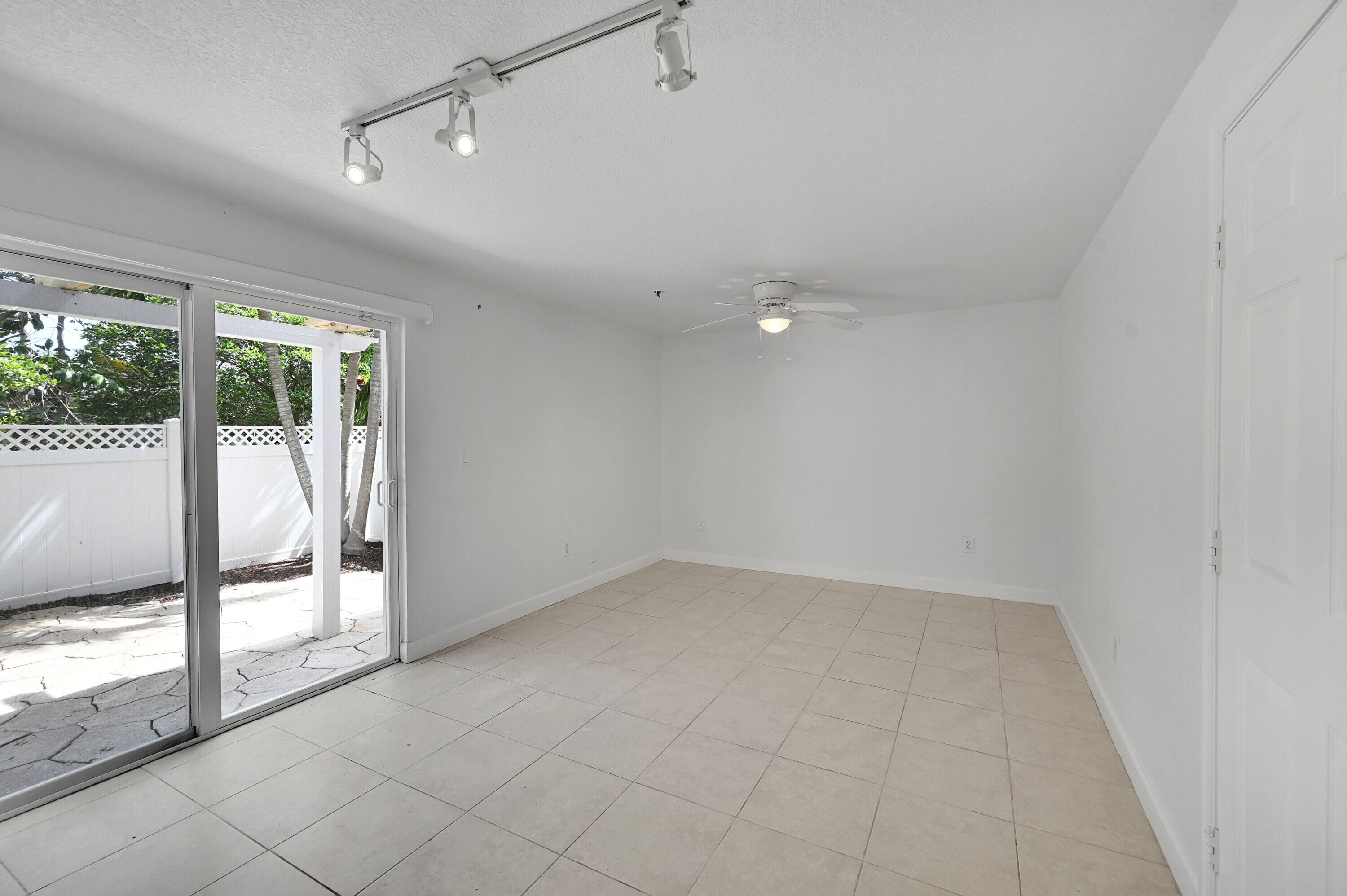 453 NE 1ST Street, Pompano Beach, FL 33060 9