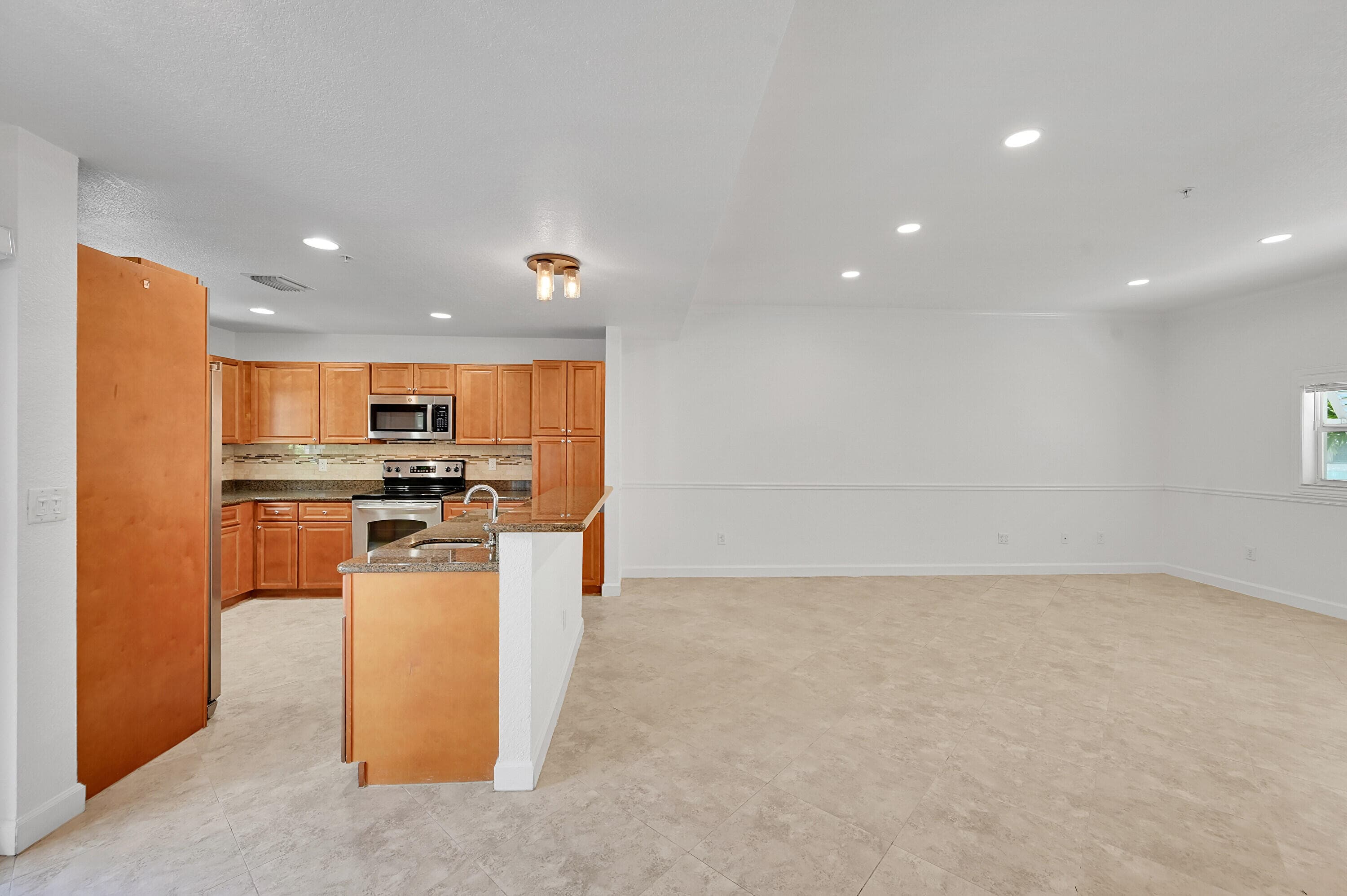 453 NE 1ST Street, Pompano Beach, FL 33060 10