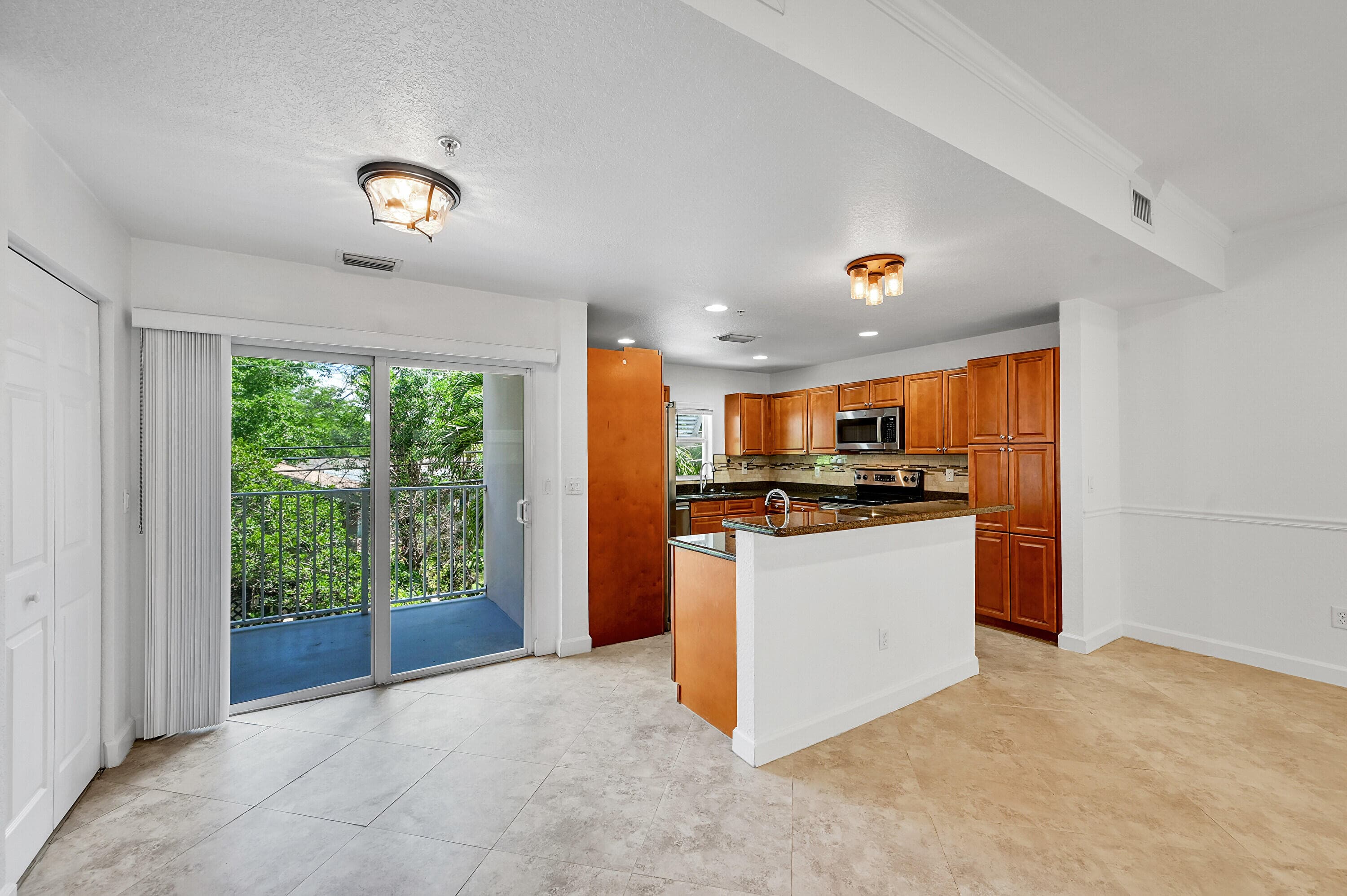 453 NE 1ST Street, Pompano Beach, FL 33060 11