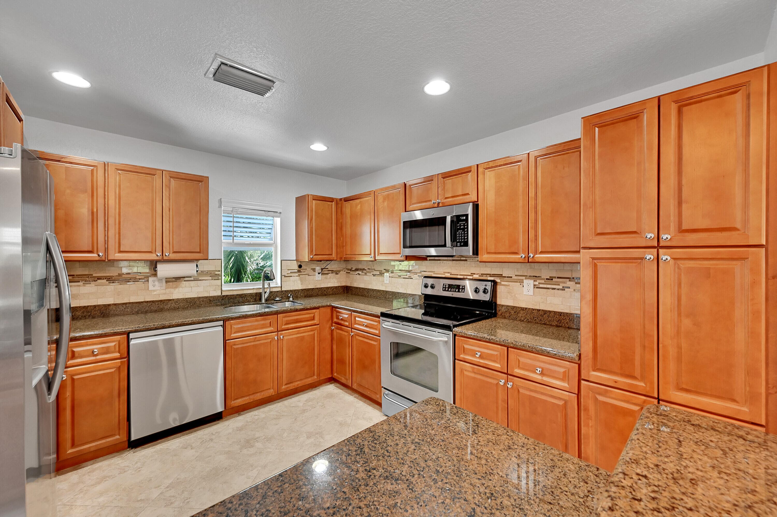453 NE 1ST Street, Pompano Beach, FL 33060 6