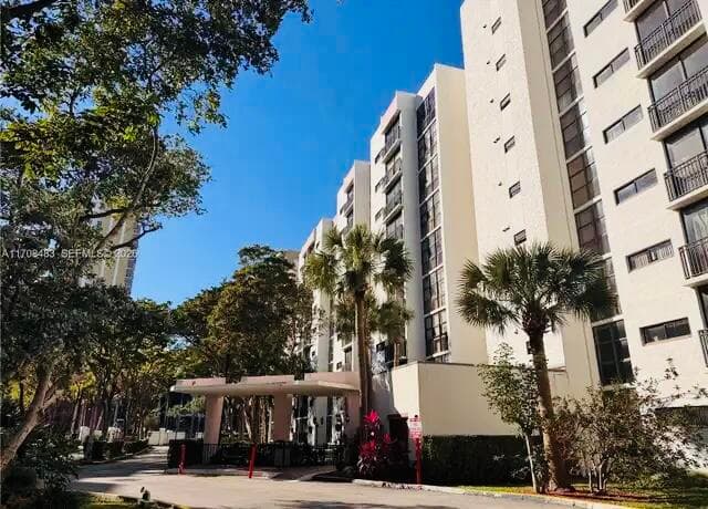 17011 N BAY Road 104, Sunny Isles Beach, FL 33160 2