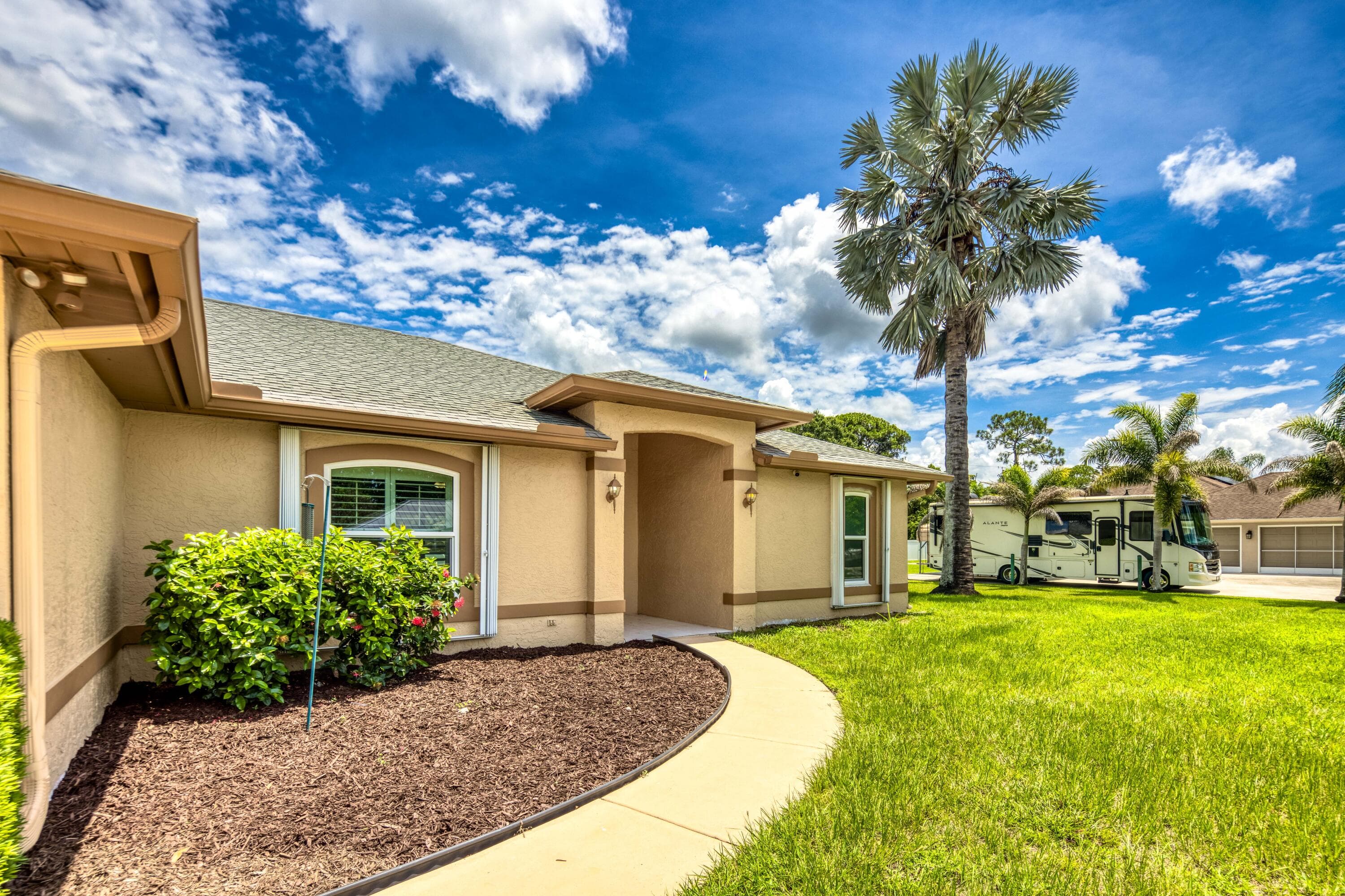649 NE HORIZON Lane, Port St. Lucie, FL 34983 4