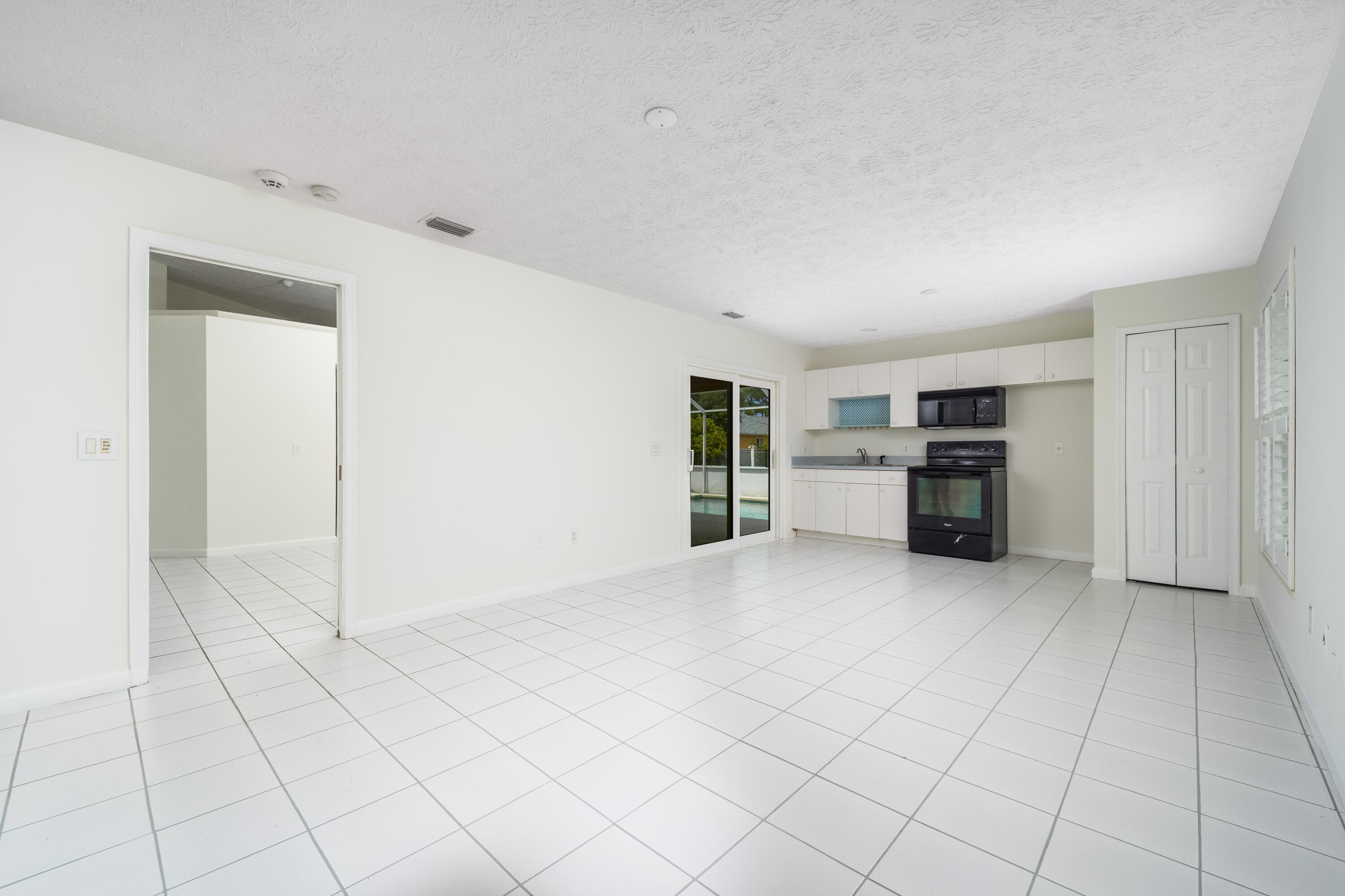 649 NE HORIZON Lane, Port St. Lucie, FL 34983 17