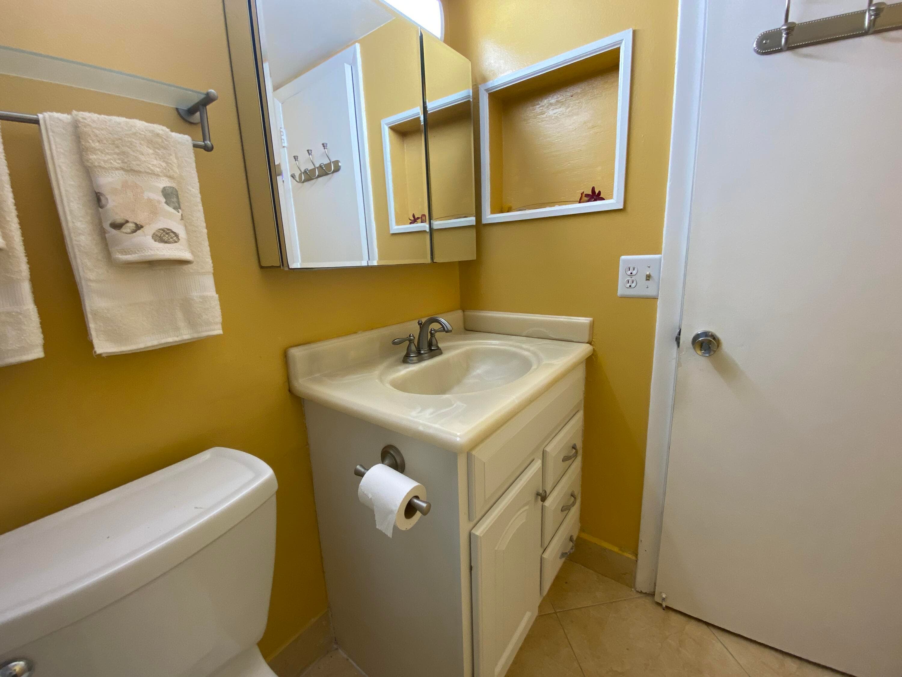 95 CAMBRIDGE E 95, West Palm Beach, FL 33417 23