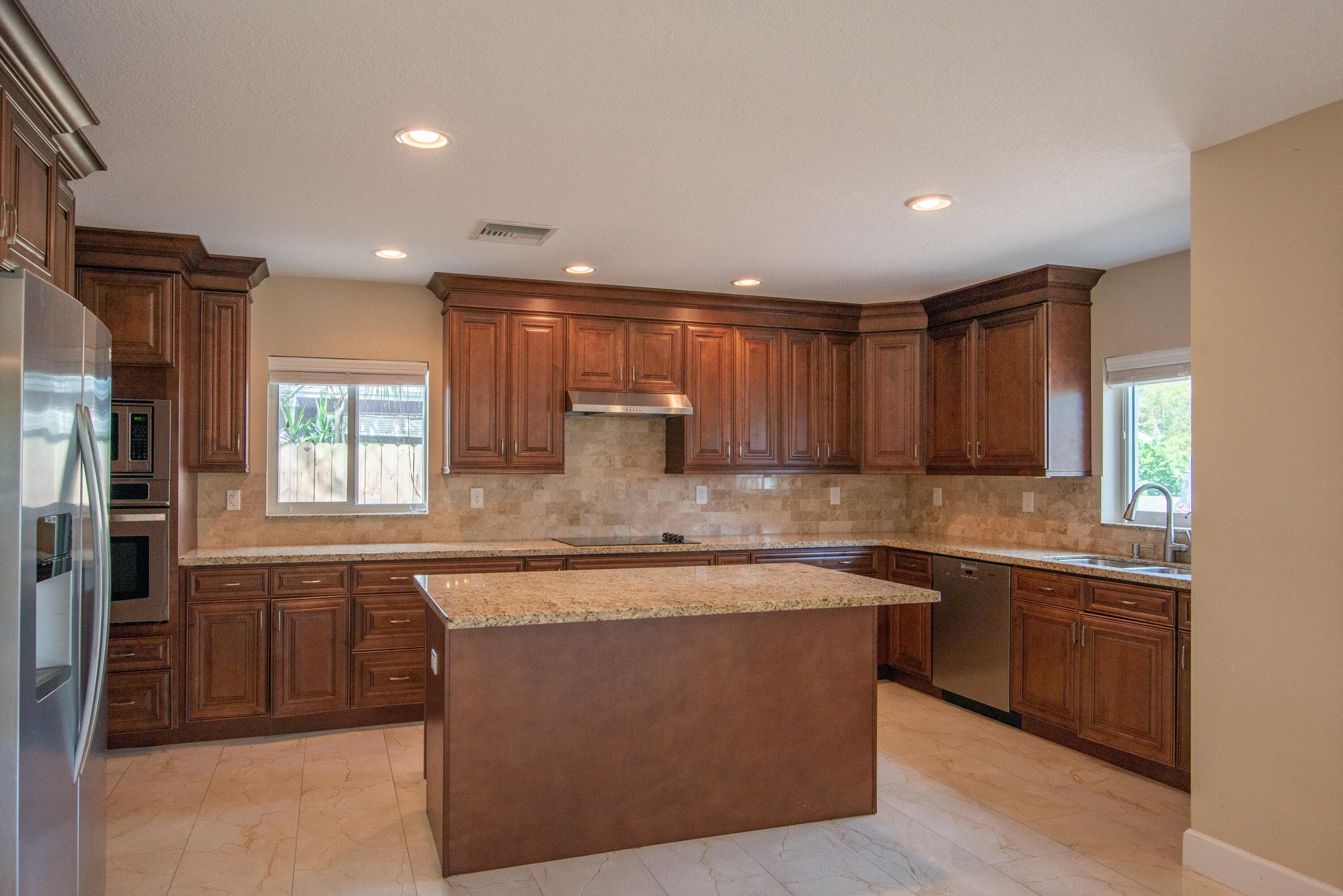 364 ORANGE Way, West Palm Beach, FL 33405 7